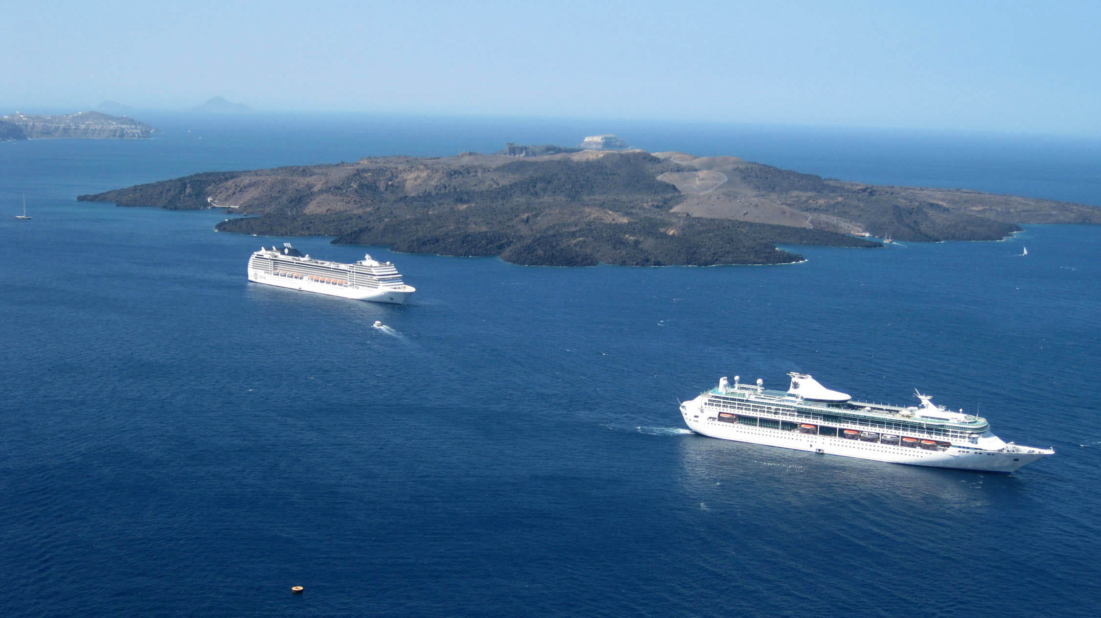 no people, Santorini, wake - water, near, harbor, mode of transport, scenics - nature, seascape, photo, Mediterranean, dock, land, waterfront, travel, Cruise Ship, HD Wallpaper
