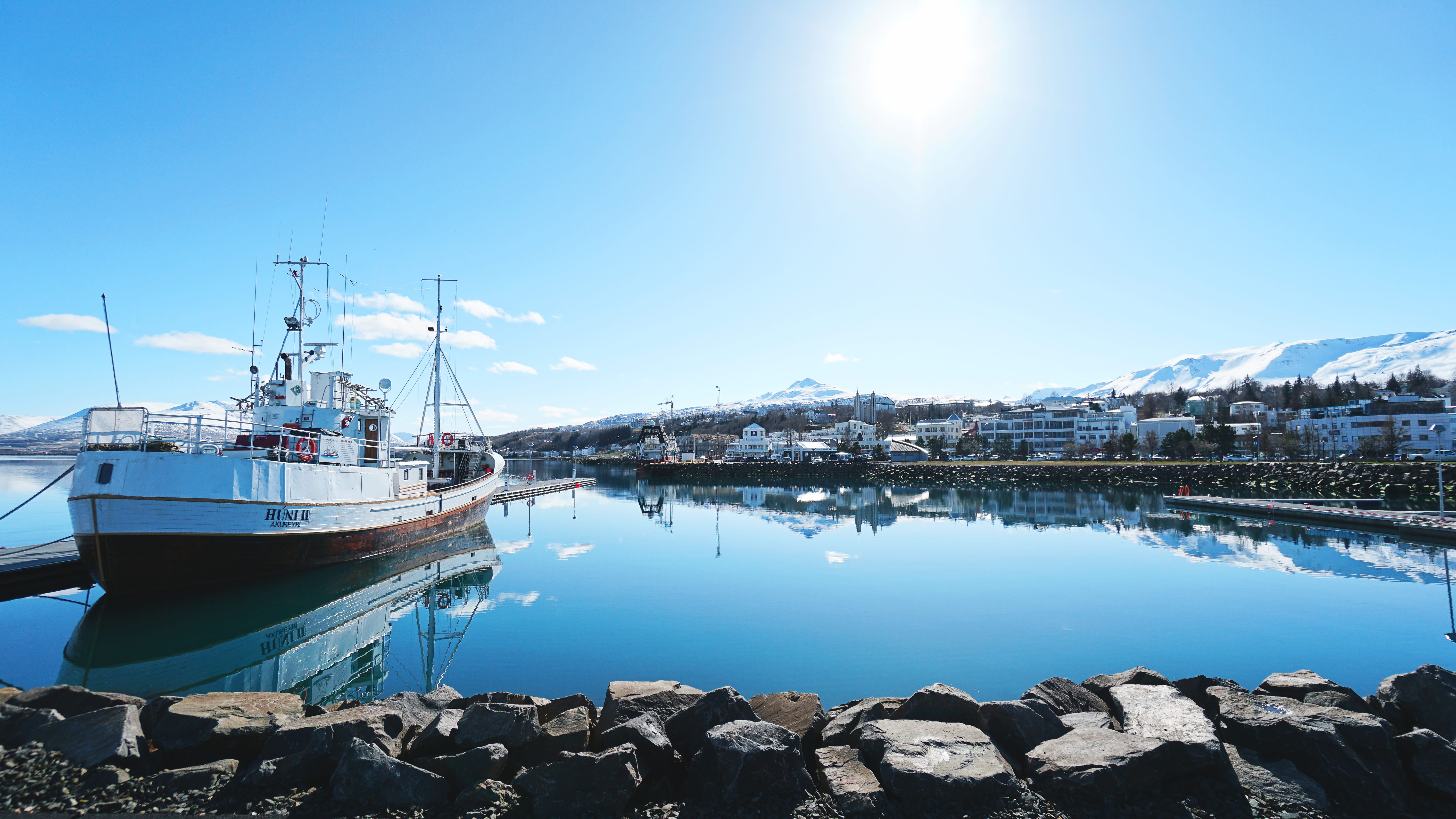 no people, sky, town, snow, deck, moored, harbor, sunny, float, reflection, view, mode of transportation, mirrored, water, sun, outdoors, flare, nautical vessel, HD Wallpaper