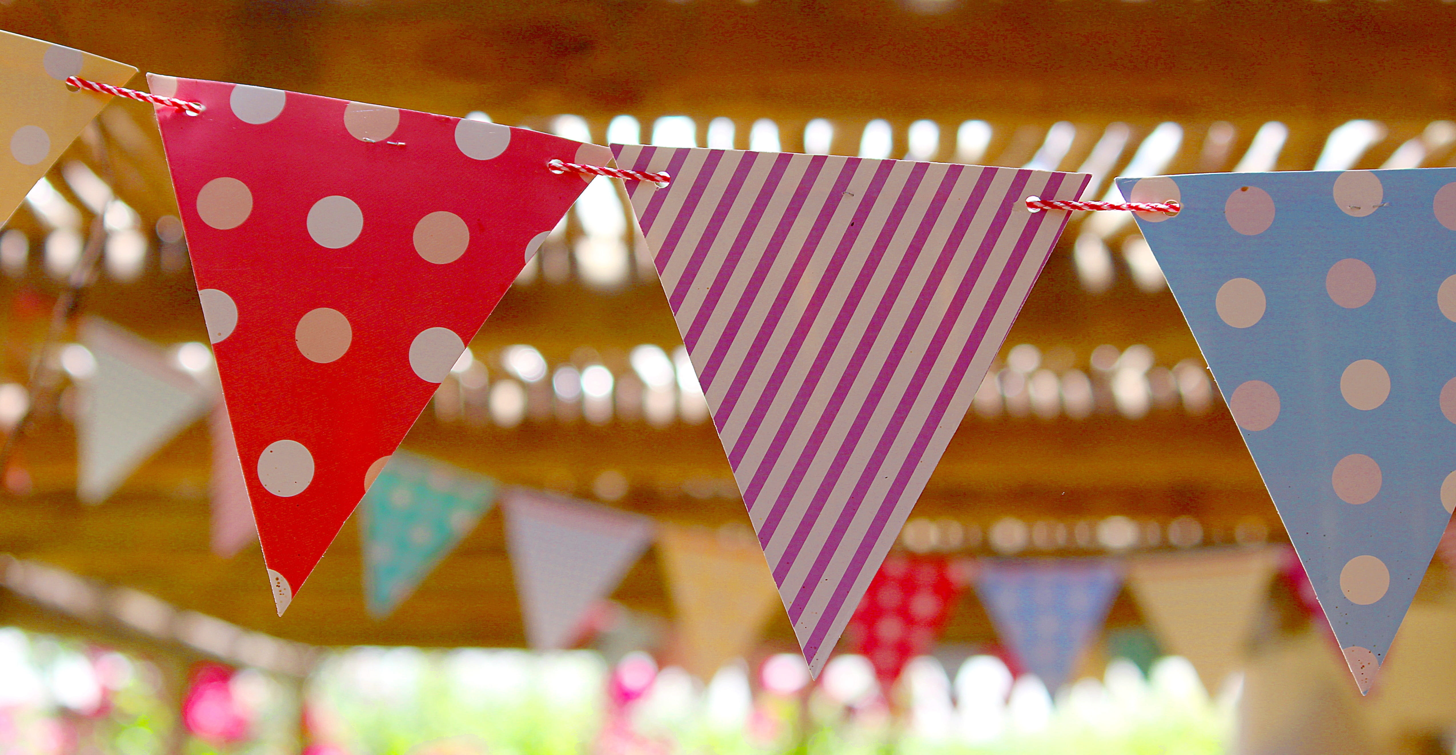 summer breeze, focus on foreground, polka dot, windspiel, Pennant, points, blow, beautiful, stripes, celebration, out, many, day, celebrate, event, illuminated, HD Wallpaper