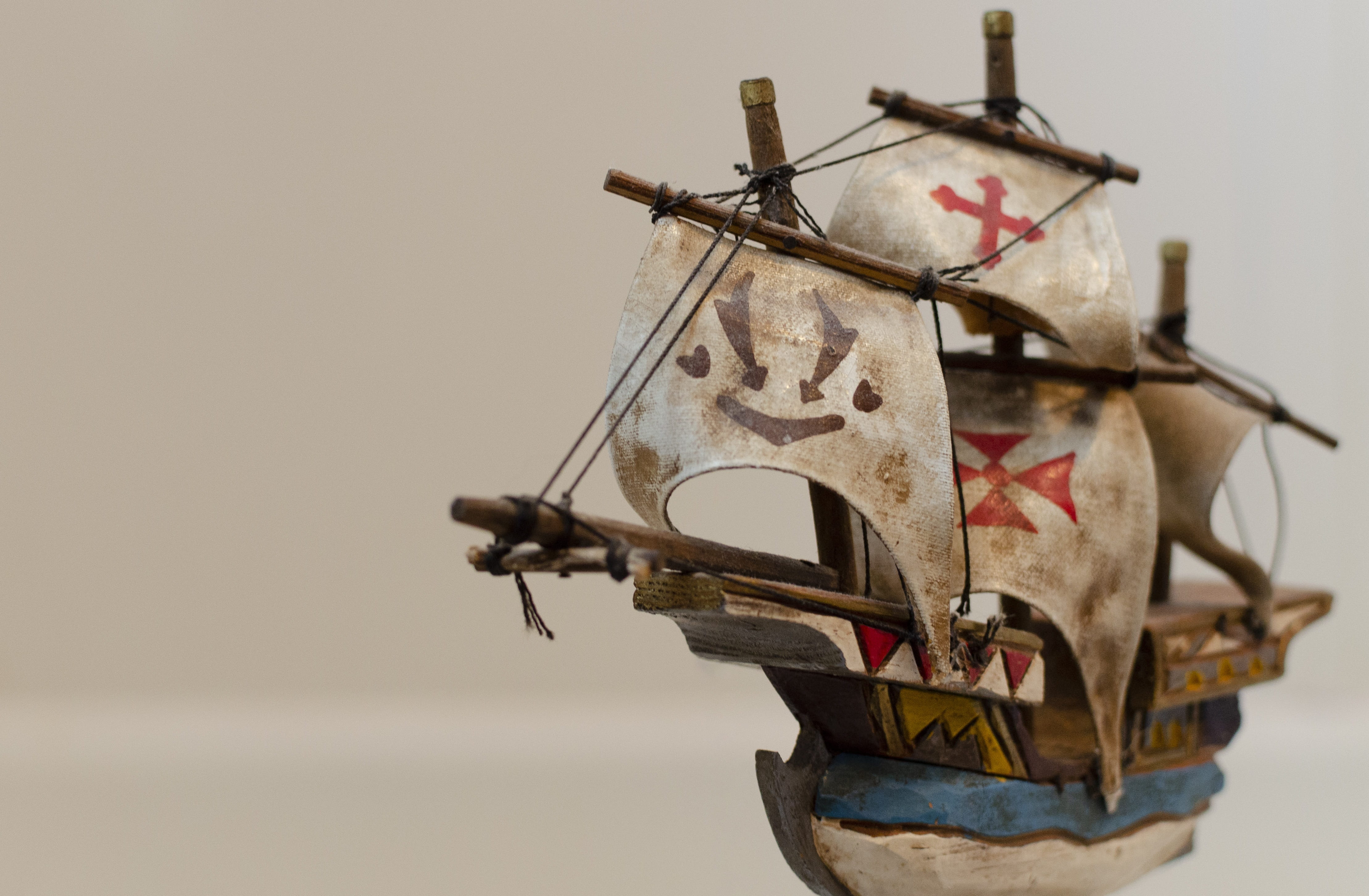 weapon, wall - building feature, close-up, gun, hanging, no people, history, wood - material, low angle view, focus on foreground, indoors, ship in a bottle, HD Wallpaper