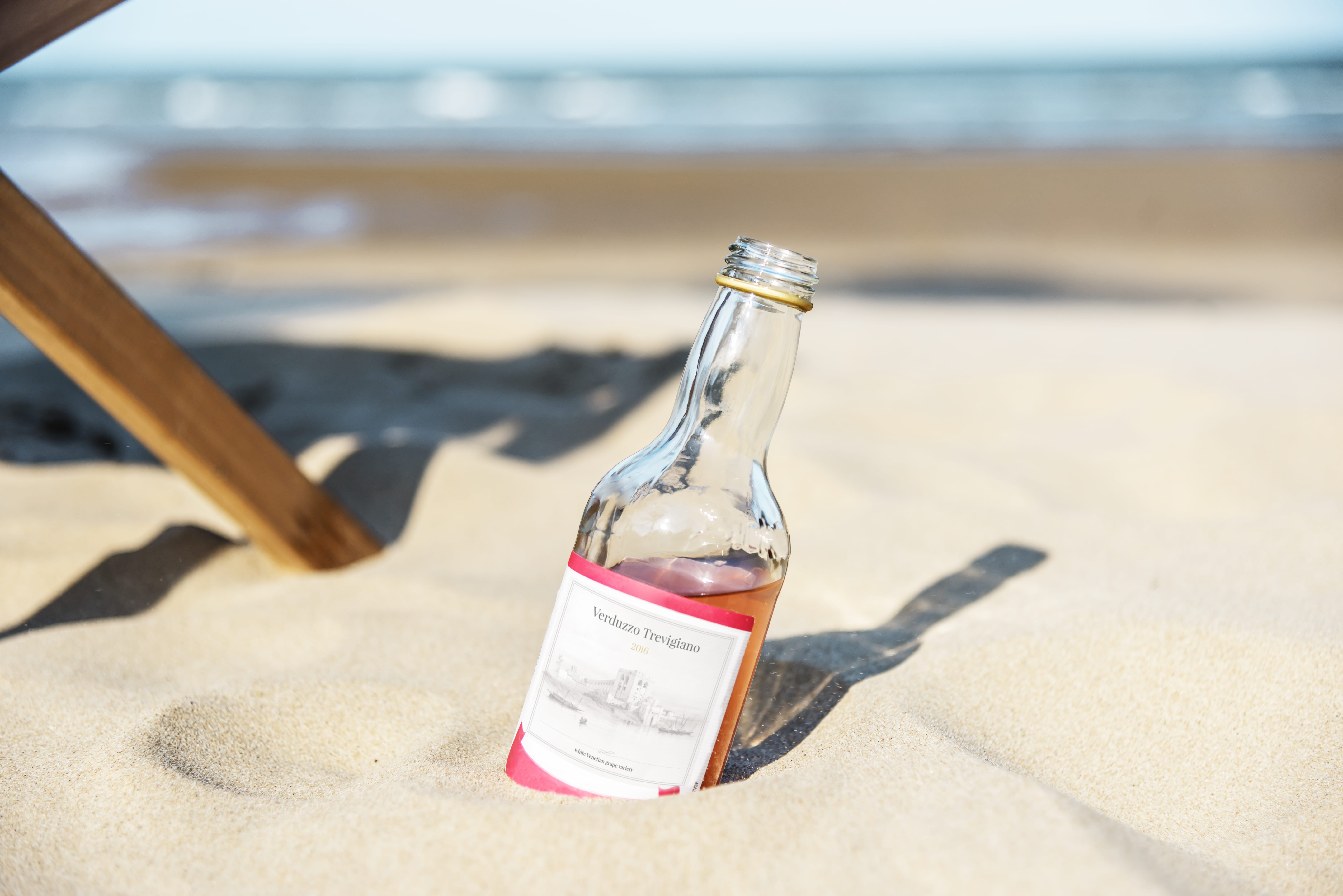 shadow, close-up, 5K, alcoholic beverage, water, summer, container, message, no people, white sand, beverage, focus on foreground, glass, HD Wallpaper