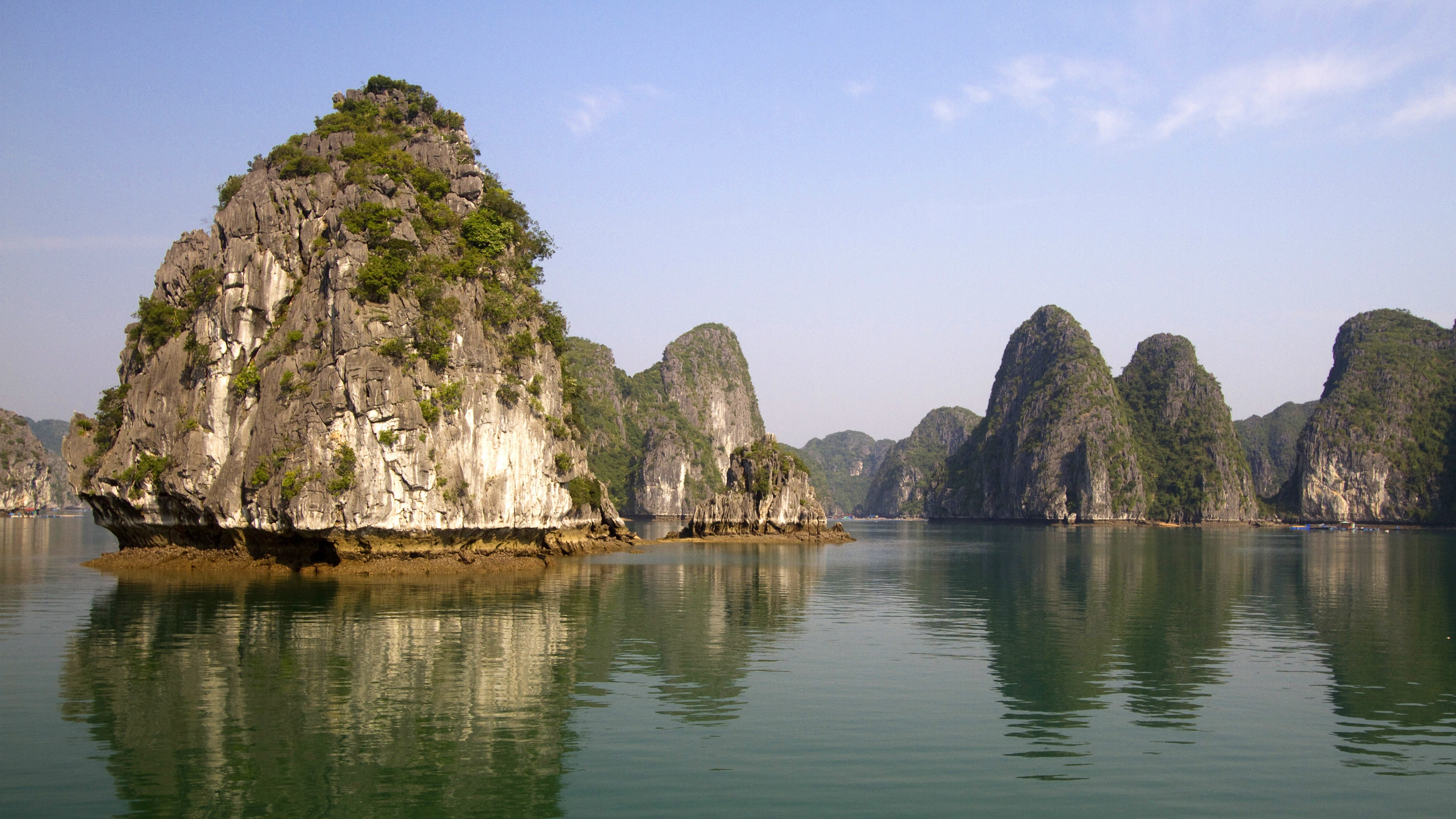 water, Ha Long Bay, rest, travel, calm, Halong Bay, 5k, rock, mountains, cruises, river, 5K, daytime, boat, Vietnam, monument, 8k, body, HD Wallpaper
