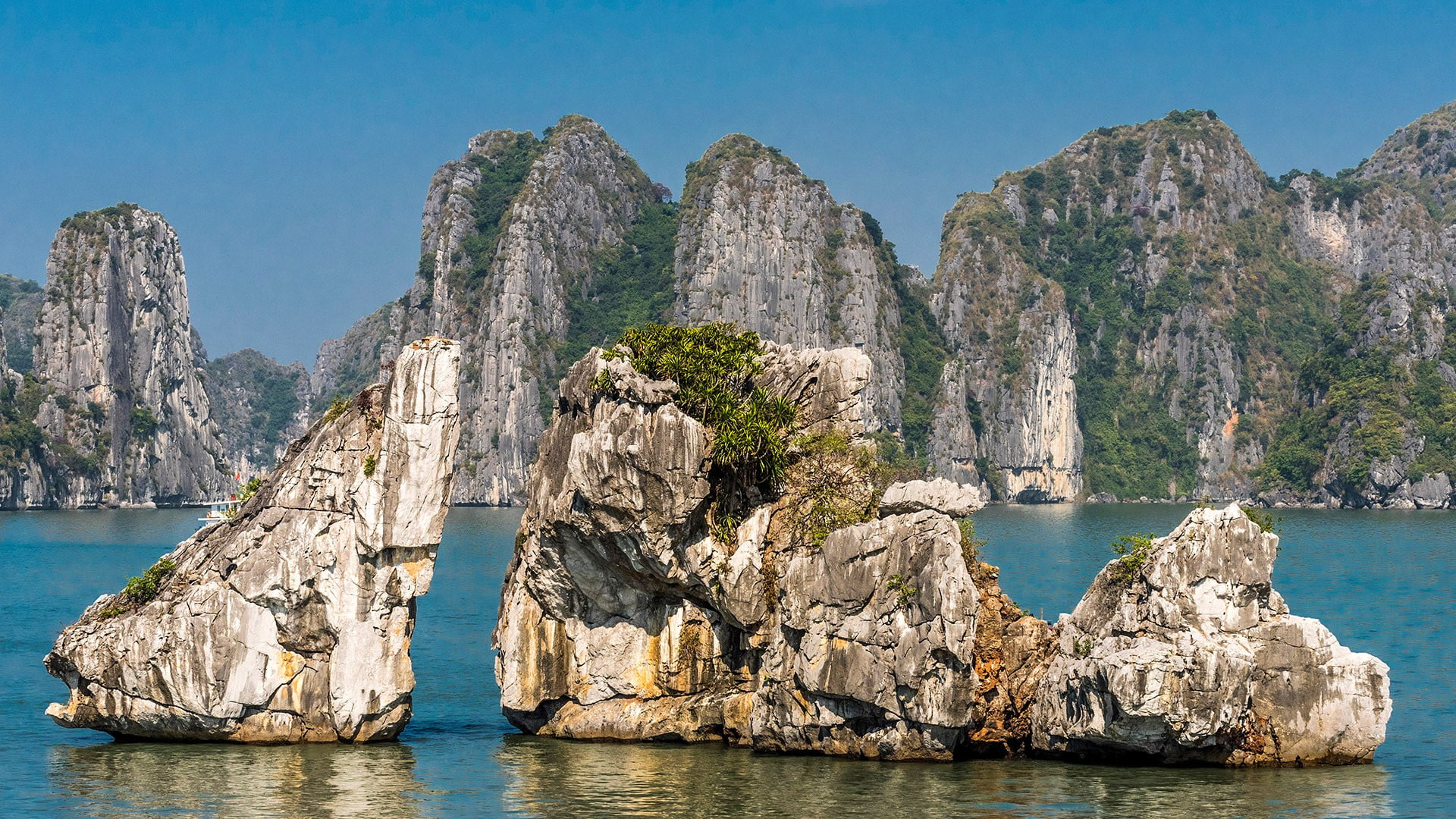 1080P, landscape, sea, bay, Ha Long Bay, mountains, limestone, Vietnam, nature, rocks, HD Wallpaper