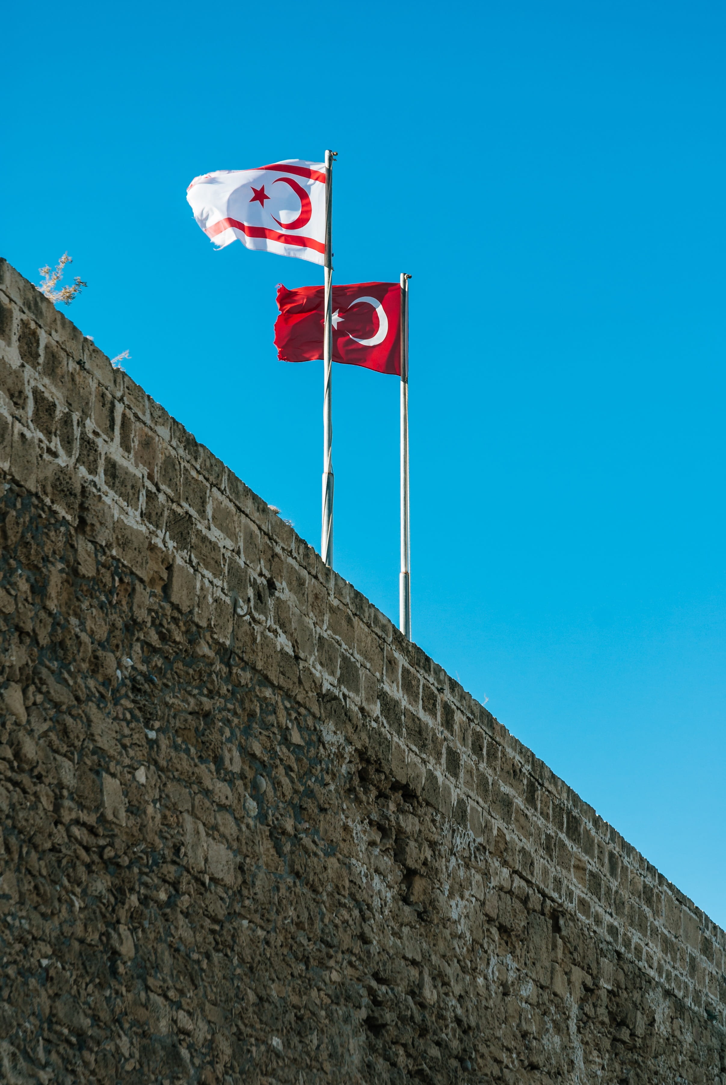 tarik, nature, wall - building feature, fort, north cyprus, day, stone wall, wall, 2K, low angle view, clear sky, patriotism, the past, flag, red, kyrenia, Phone HD Wallpaper