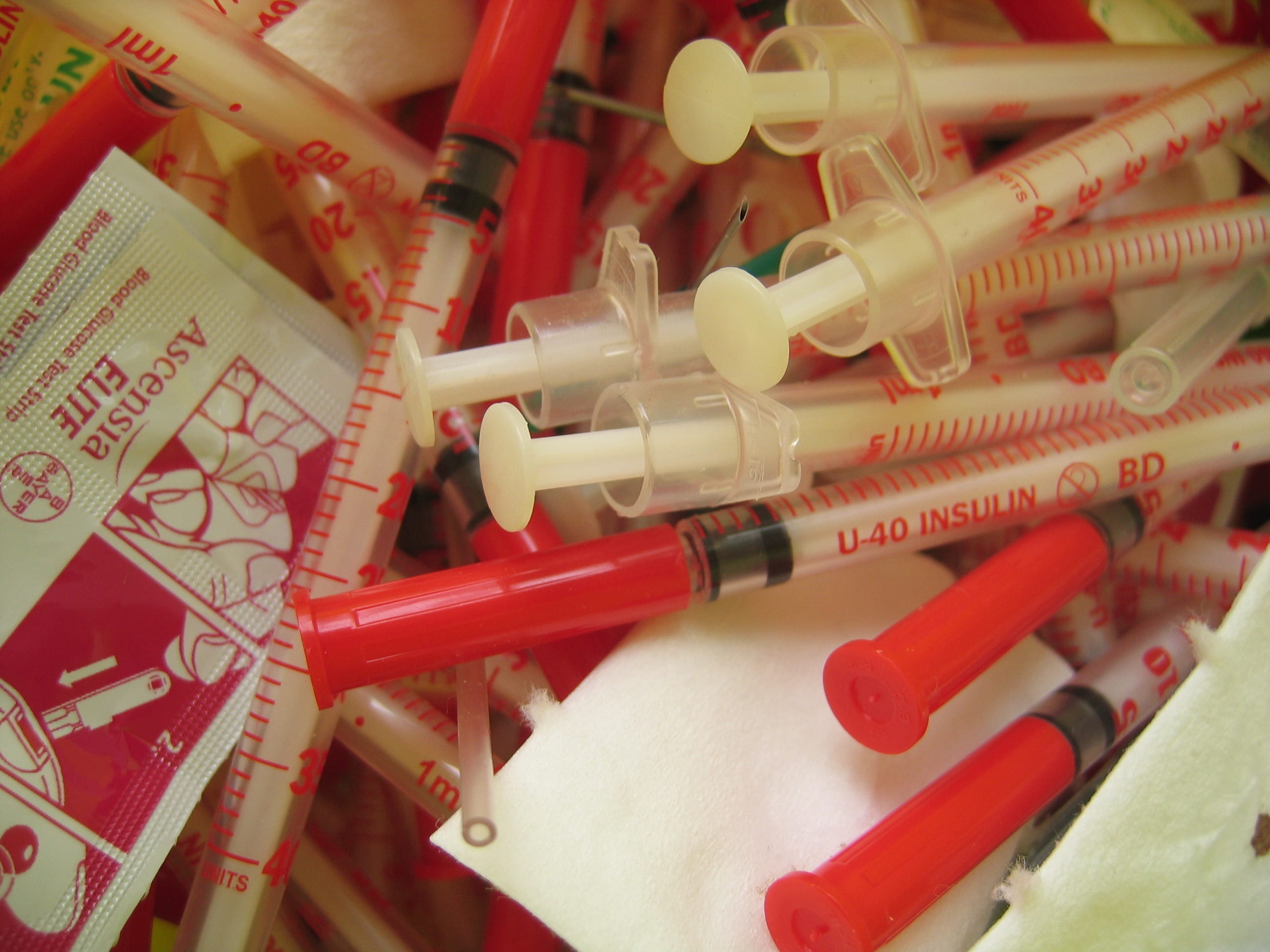 no people, syringe, medicine, large group of objects, close-up, abundance, 2K, indoors, pattern, high angle view, clear, therapy, healthcare and medicine, HD Wallpaper