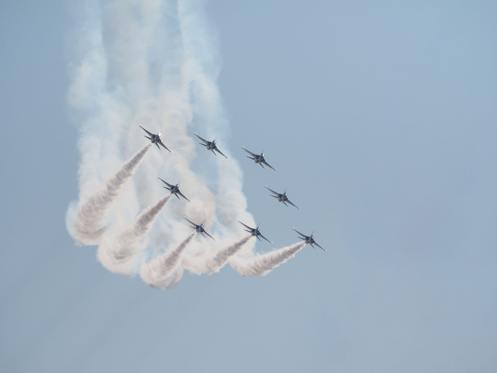 teamwork, annual event, fighter, black eagle, airshow, aerobatics, cloud - sky, vapor trail, sky, fighter plane, aerospace industry, nature, no people, HD Wallpaper