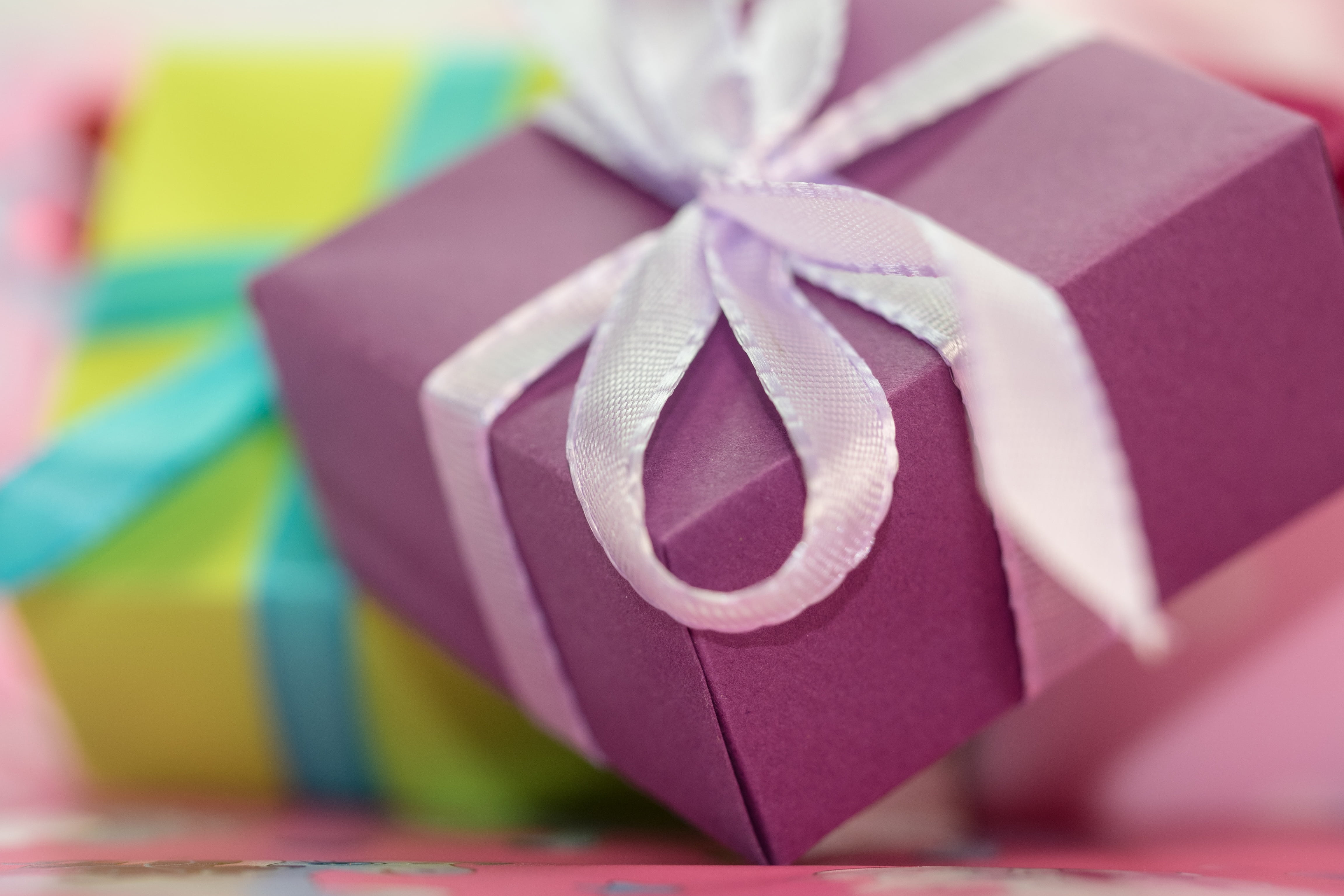 focus, event, no people, gift, tied bow, 4K, joy, positive emotion, paper, christmas decoration, selective focus, close-up, christmas, bow, gift box, advent, HD Wallpaper