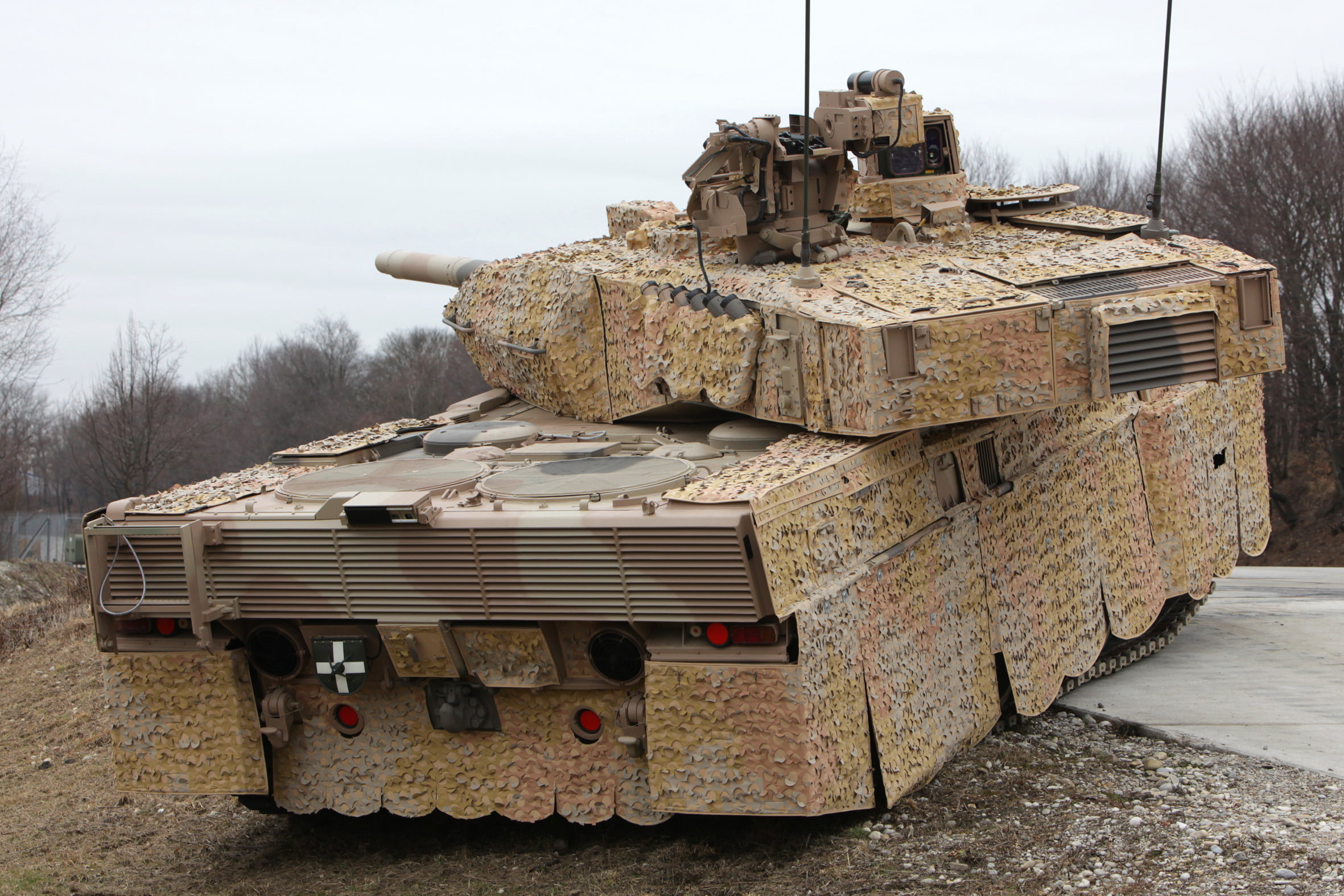 land, land vehicle, sky, abandoned, tank, metal, transportation, 1080P, mode of transportation, outdoors, field, Leopard 2A7+, rusty, nature, military equipment, HD Wallpaper