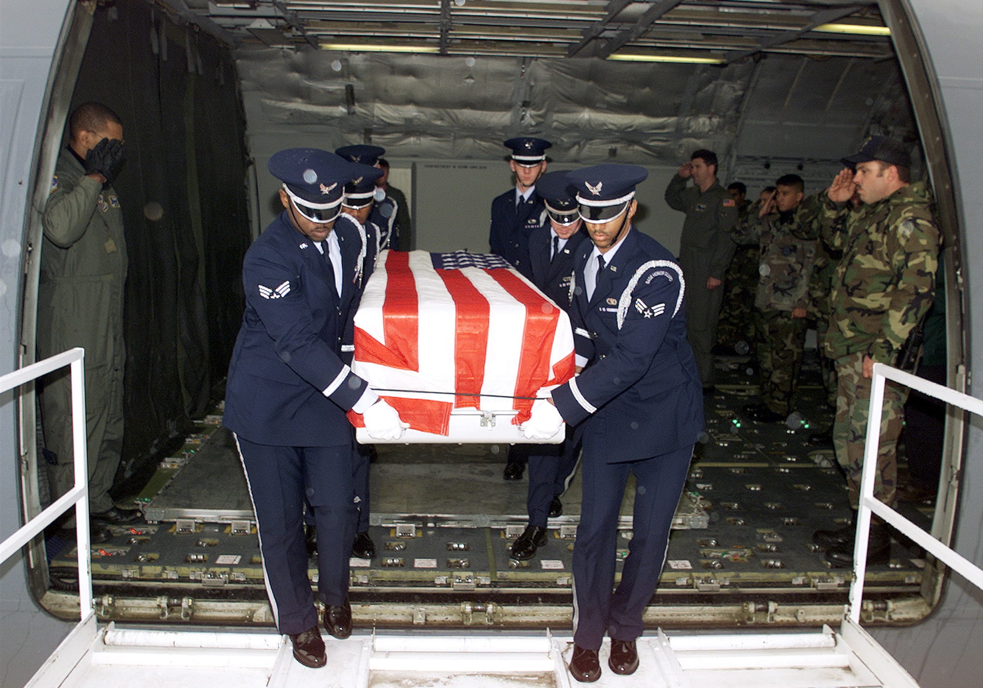 young adult, people, standing, casket, 1080P, soldier, somber, adult, death, men, government, returning, full length, military, aircraft, mode of transportation, HD Wallpaper
