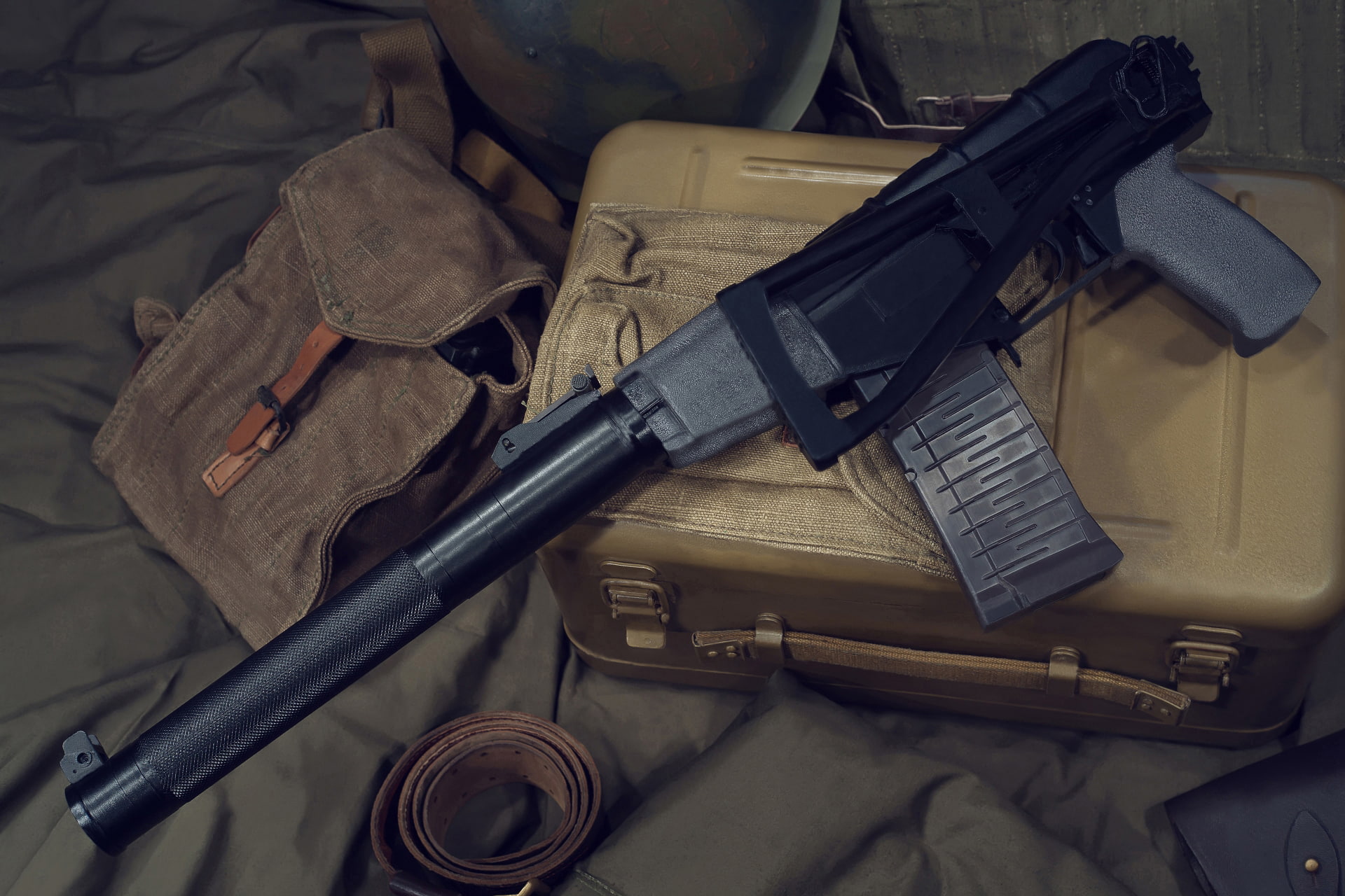 aggression, shop, sign, gun, security, protection, SP-5, no people, cartridge, machine gun, violence, bullet, stores, min, weapon, helmet, safety, HD Wallpaper