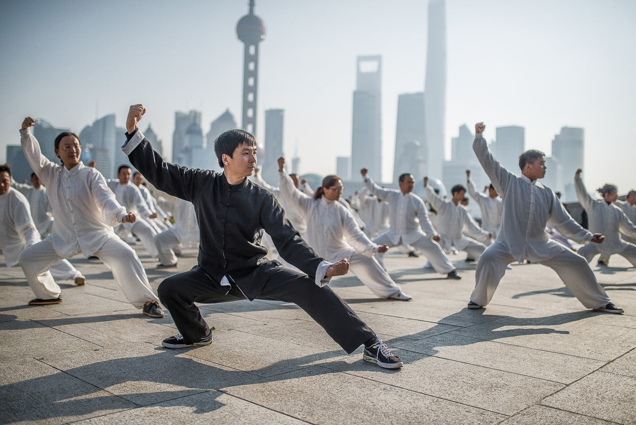 720P, outdoors, shadow, sunlight, s, men, dancing, women, city, crew, excitement, lifestyles, leisure activity, architecture, martial arts, shirt, building exterior, HD Wallpaper