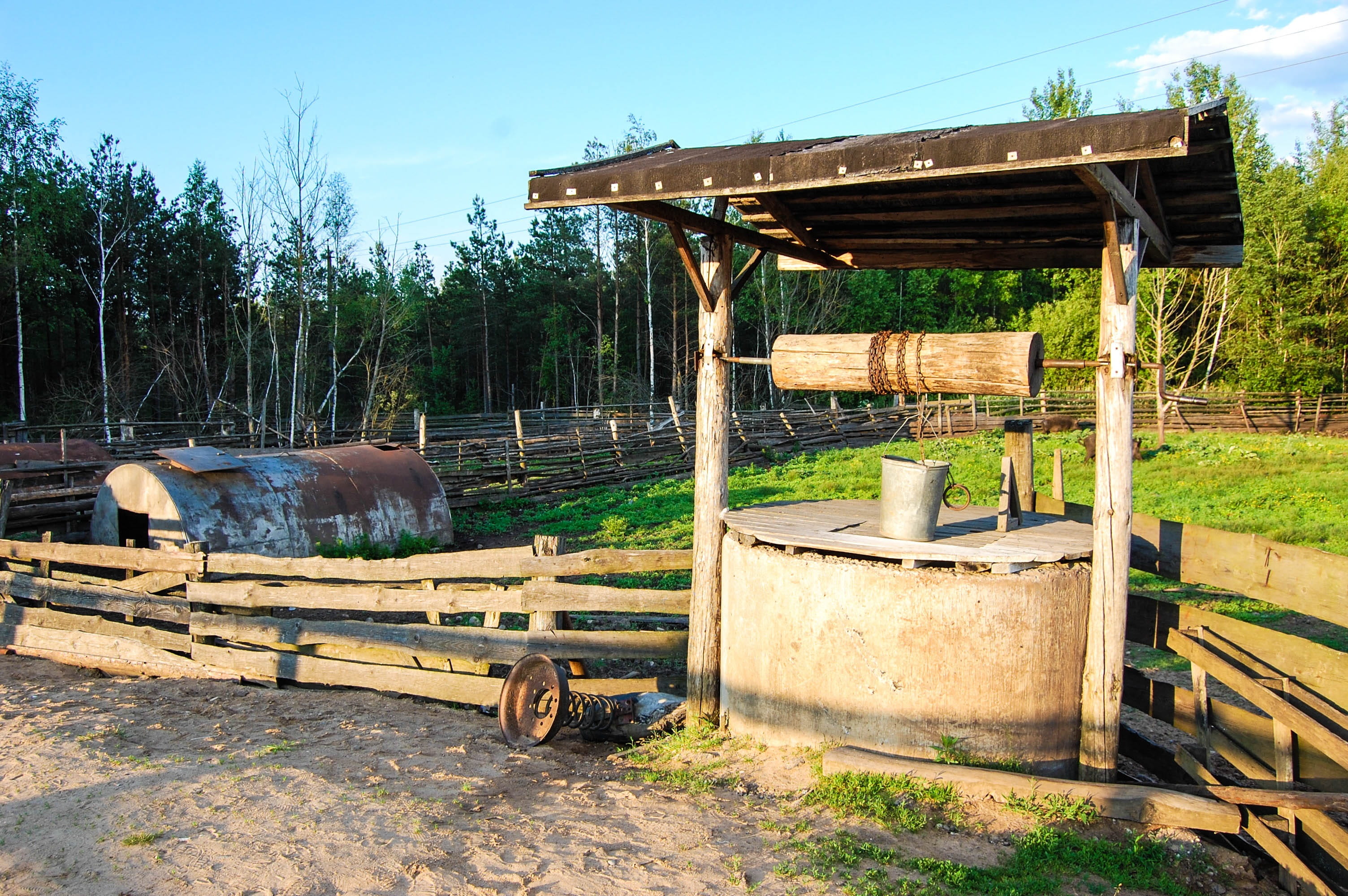 update, wooden, outdoors, 2K, green, workmanship, handmade, mode of transportation, intercity, rural areas, nature, land, sunlight, bucket, transportation, HD Wallpaper
