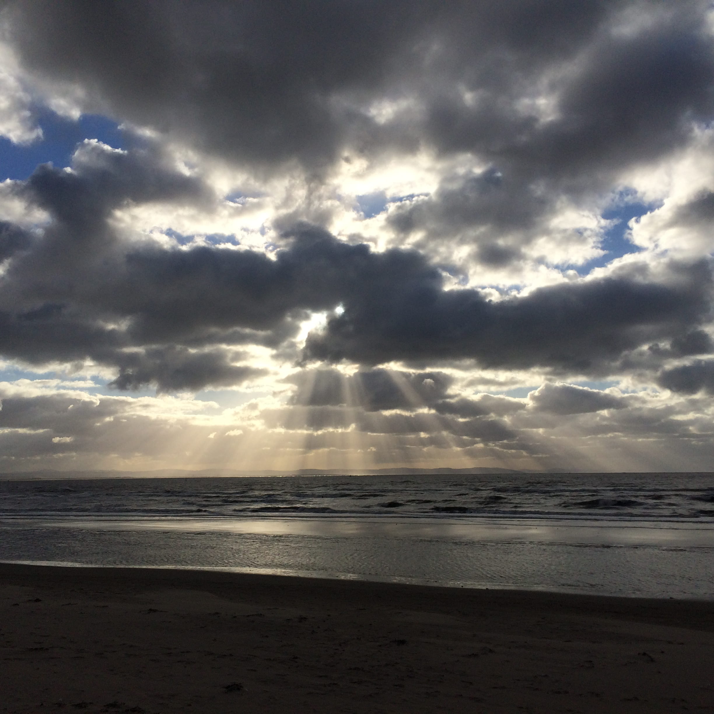 sunrays, tranquil scene, beach, horizon, scenics - nature, ominous, wave, horizon over water, sand, united kingdom, 1080P, tranquility, sky, waterloo, Phone HD Wallpaper