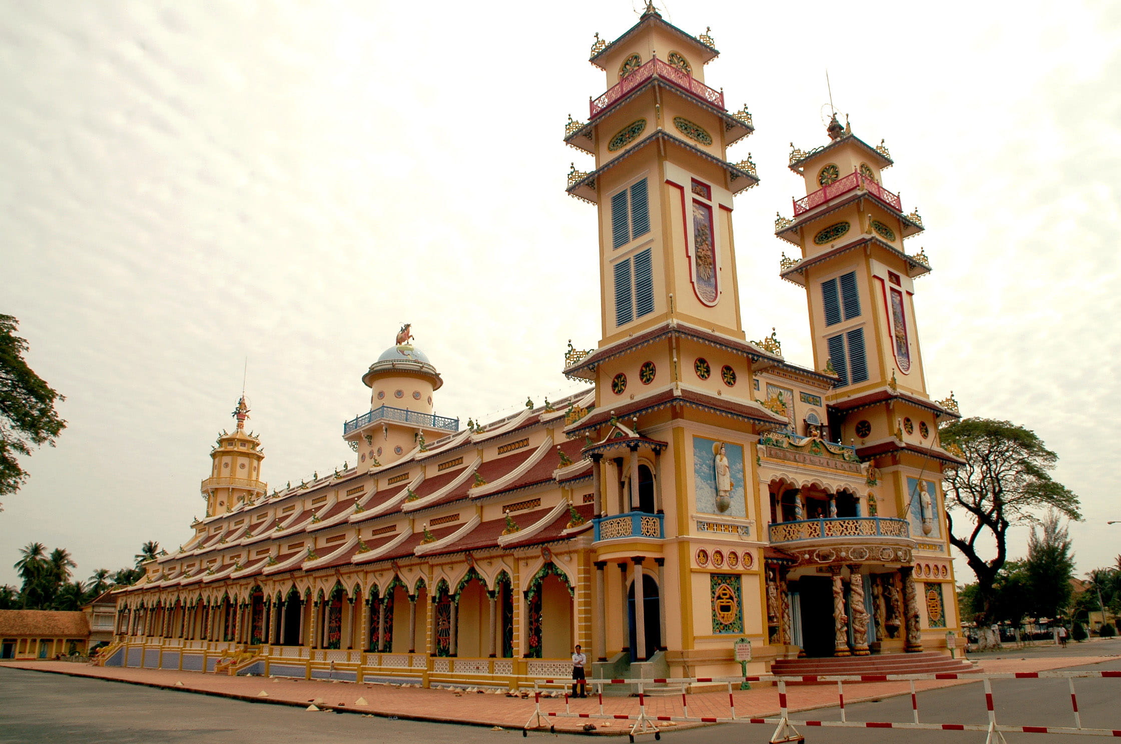 public domain, built Structure, buidling, the past, india, low angle view, Tây Ninh, temple, building, place of worship, cao dai temple, religion, cao, HD Wallpaper