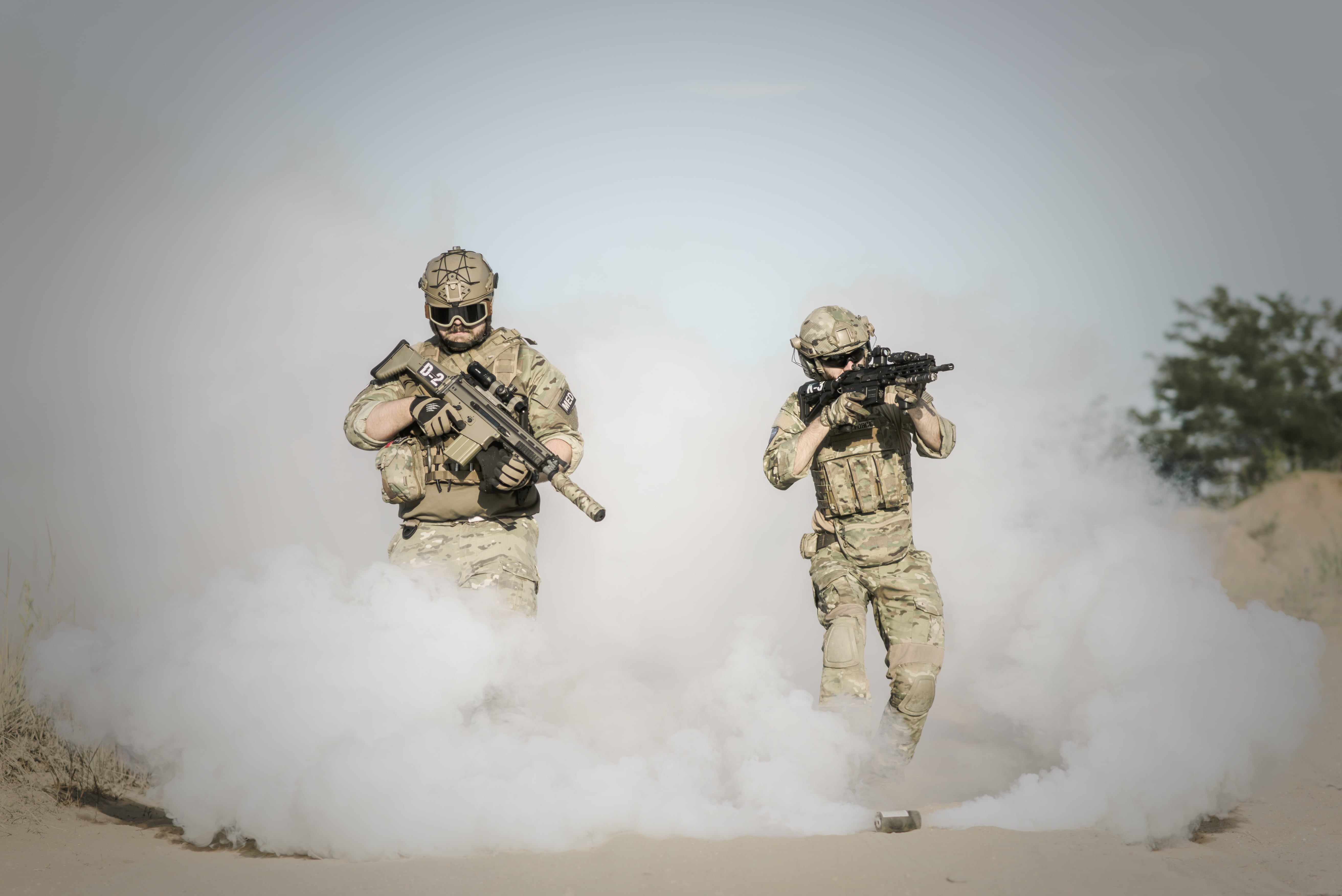 smoke, rifle, shoot, uniform, kill, desert, gun, soldier, standing, outdoor, people, explosive, weapon, clothing, special forces, special, activity, sport, HD Wallpaper