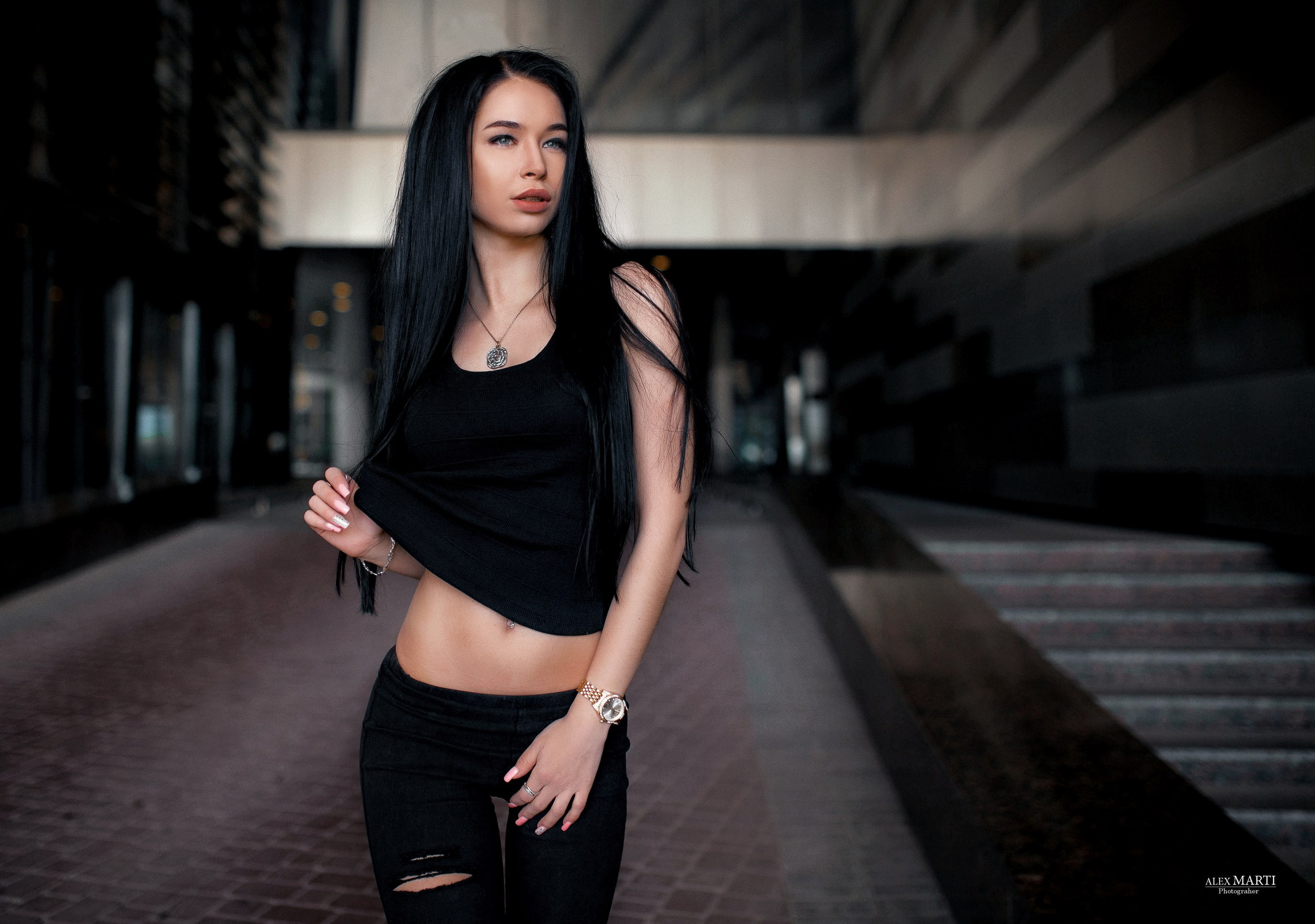 black clothing, 2K, the gap, portrait, necklace, Anastasia Rumiantseva, pants, T-shirt, women, pierced navel, brunette, depth of field, belly, black hair, HD Wallpaper