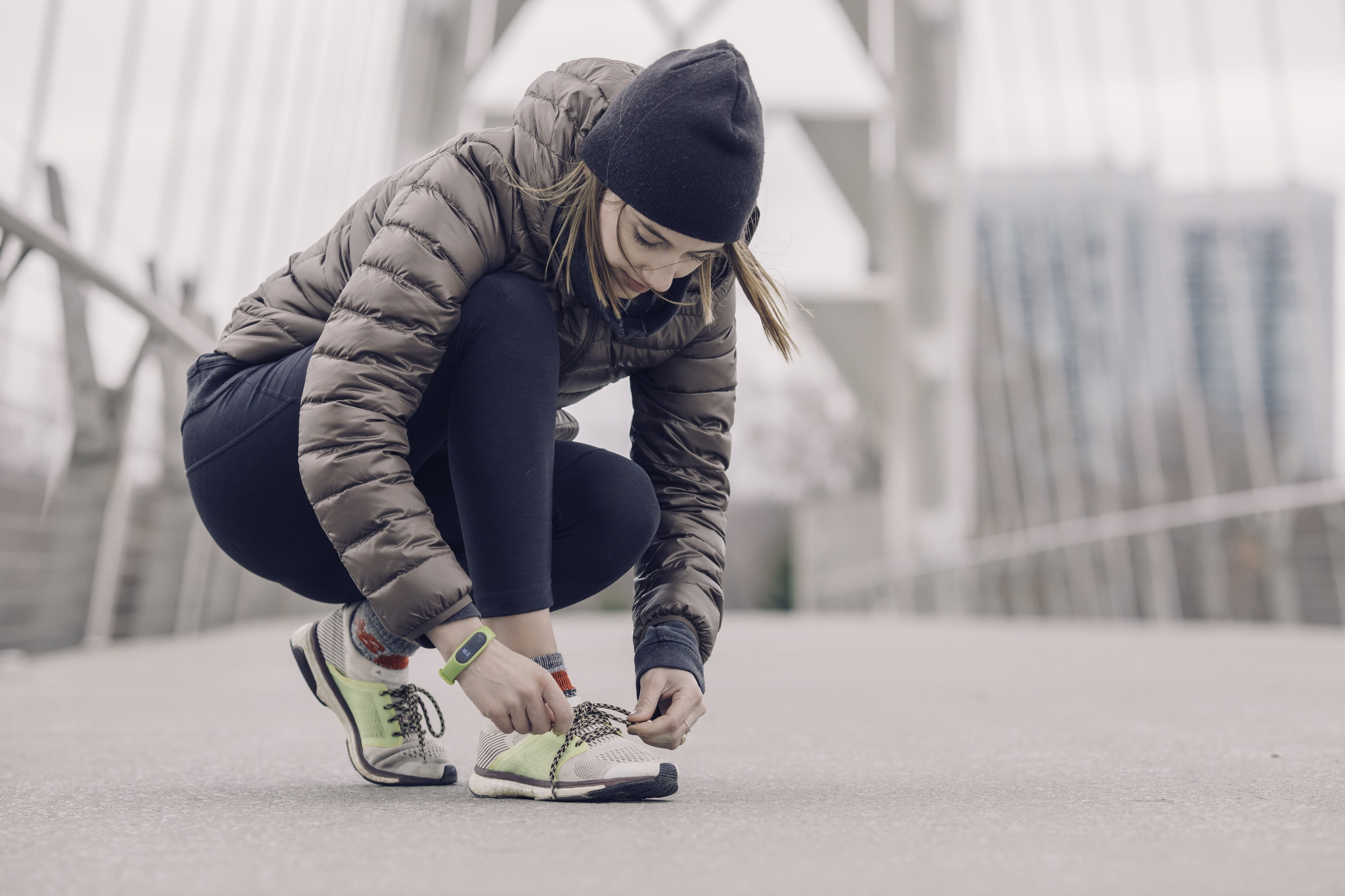lifestyles, cold, bridge - man made structure, exercising, beanie, weather, health, exercise, built structure, street, tracker, one person, accessories, HD Wallpaper
