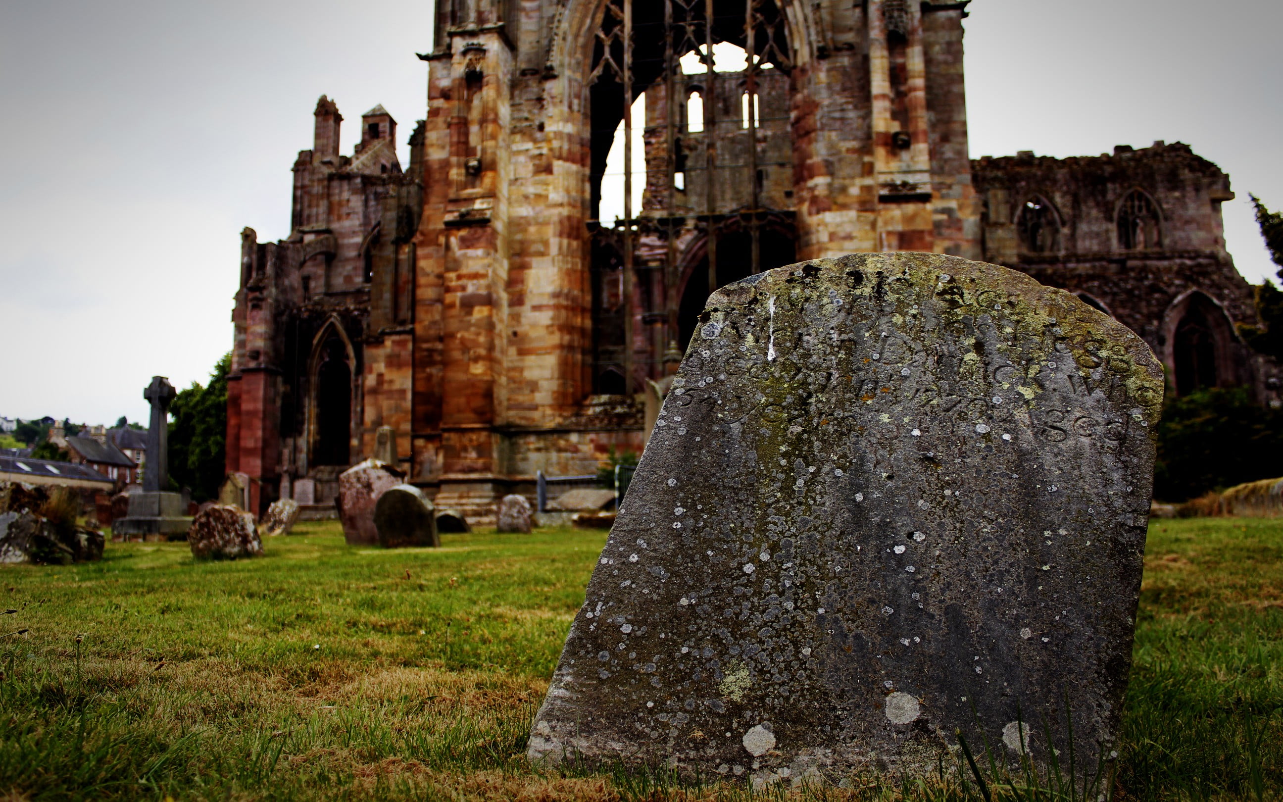 deterioration, structure, outdoors, travel destinations, UK, brown, concrete, old, tombstone, religion, ancient, architecture, sky, no people, built structure, HD Wallpaper