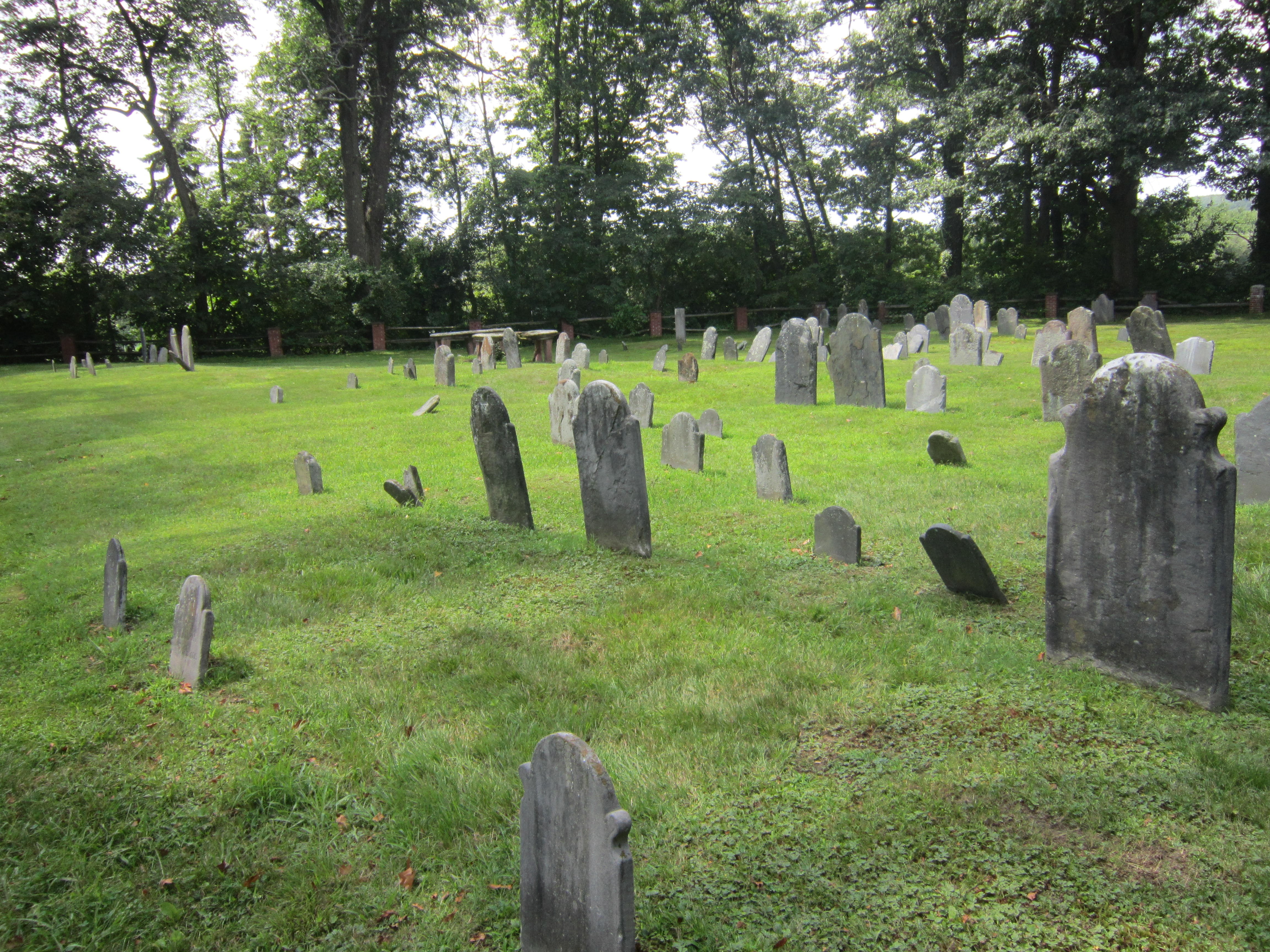 graveyards, day, stone, stone material, green, 4K, religion, tombstone, plant, memorial, grave, sadness, solid, green color, grass, nature, trees, the past, HD Wallpaper