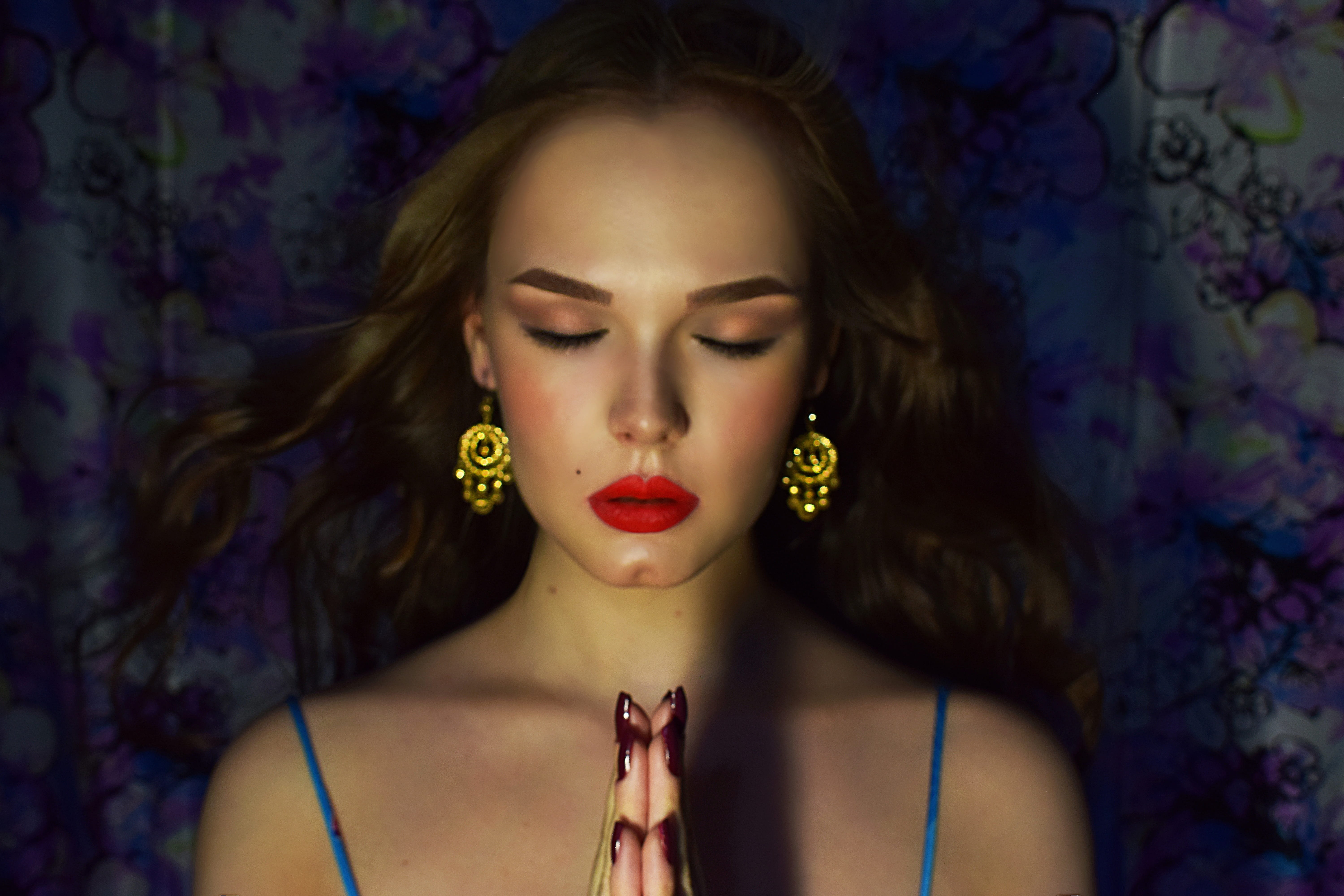 girl, beautiful woman, hairstyle, 5K, peaceful, make-up, namaste, headshot, hand, young women, pray, fashion, yoga, beauty, hindu, meditation, eyes closed, HD Wallpaper