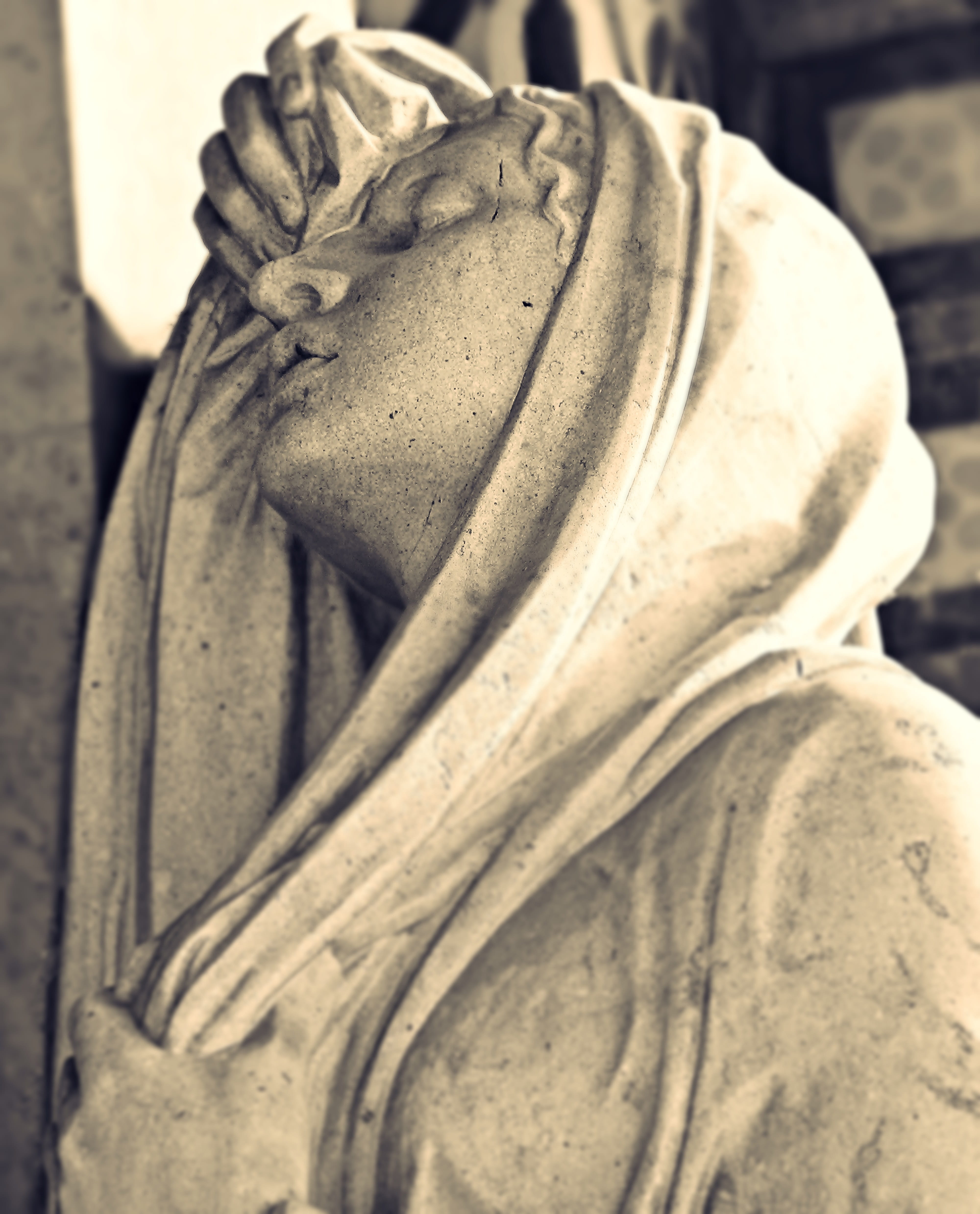 hand, the past, peaceful, tomb, engrossment, symbol, close, no people, focus on foreground, 4K, female likeness, stone figure, detail, death, religious, Phone HD Wallpaper