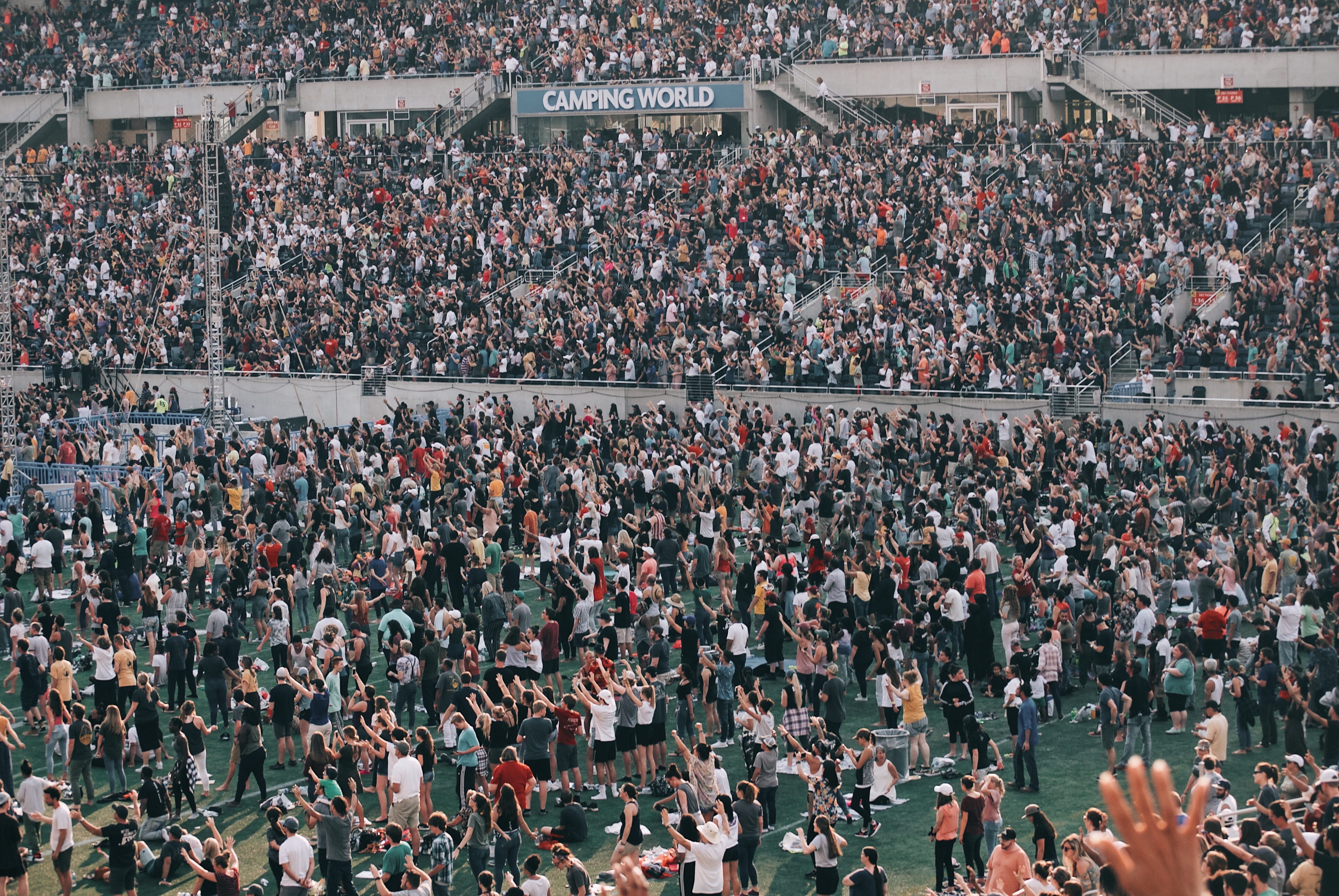 parade, leisure activity, sports, people, women, crowded, inside, togetherness, men, sport, high angle view, speech, day, room, concert, arena, excitement, HD Wallpaper