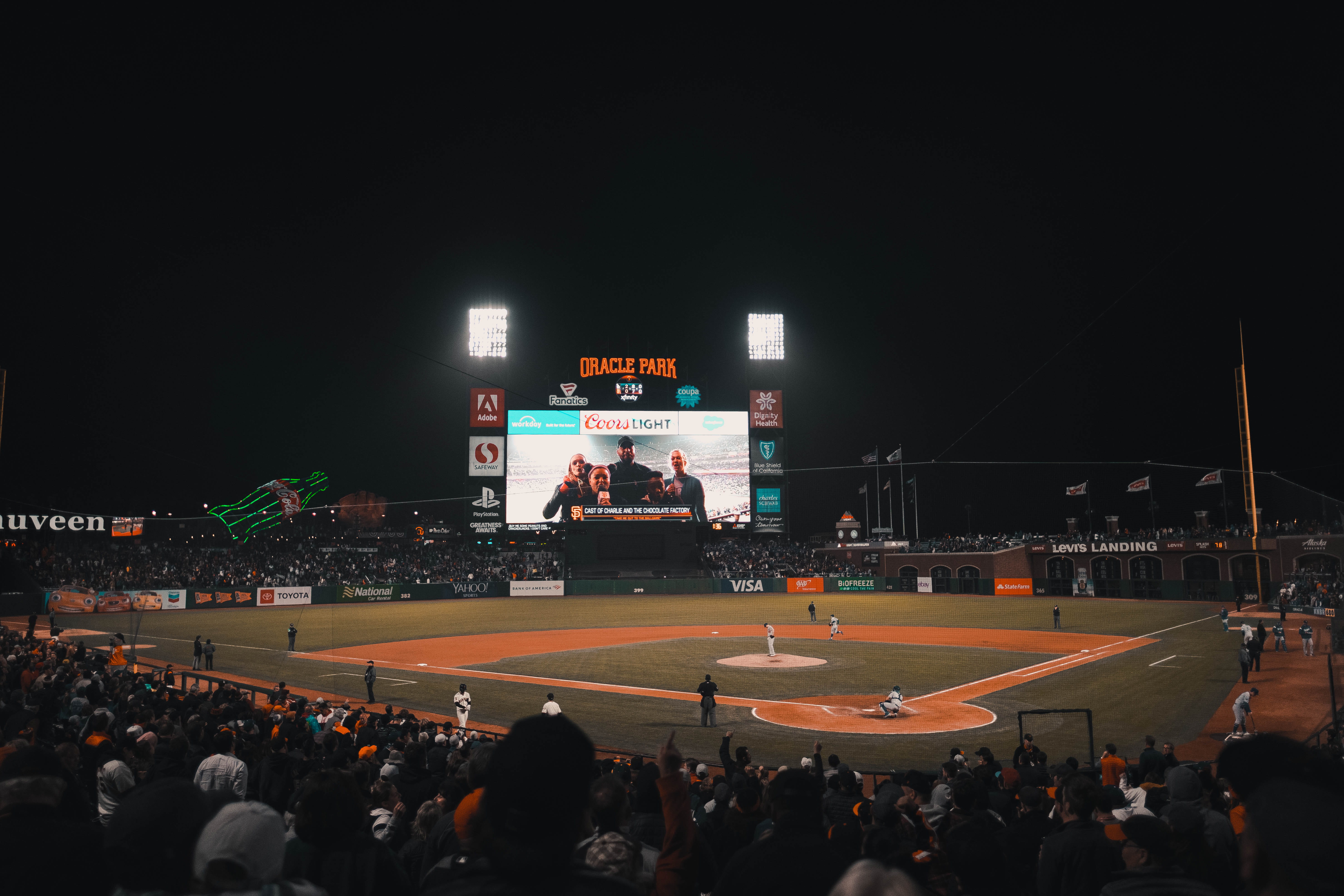 scoreboard, watching, 5K, lifestyles, stage, leisure activity, spectator, real people, people, team, ball, team sport, park, stadium, sports, person, arts culture and entertainment, HD Wallpaper