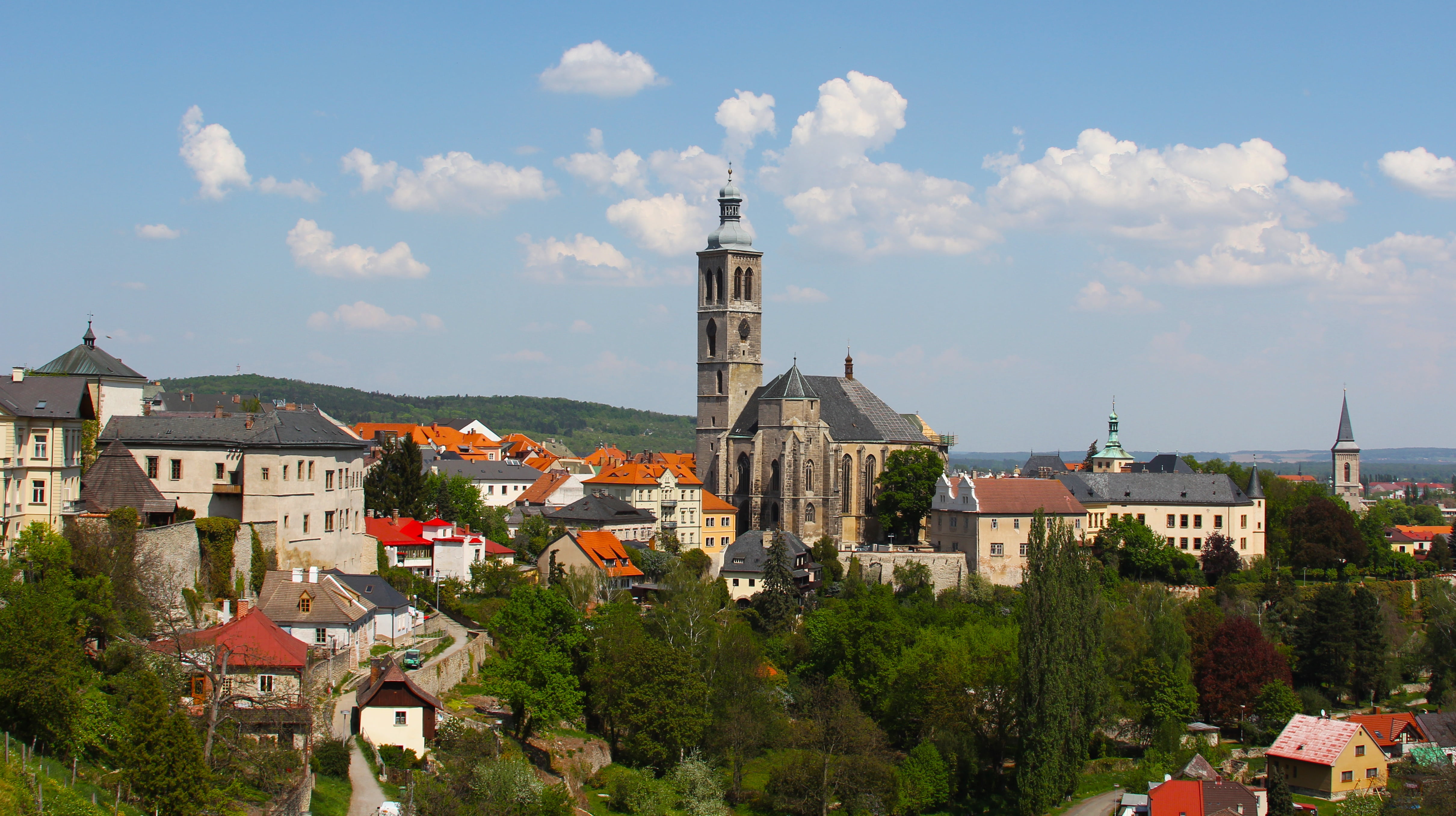 europe, trees, tourism, built structure, european, column, church, sky, kutna hora, blue, artistic, college, tree, sacral, hora, barbara, 4K, republic, HD Wallpaper