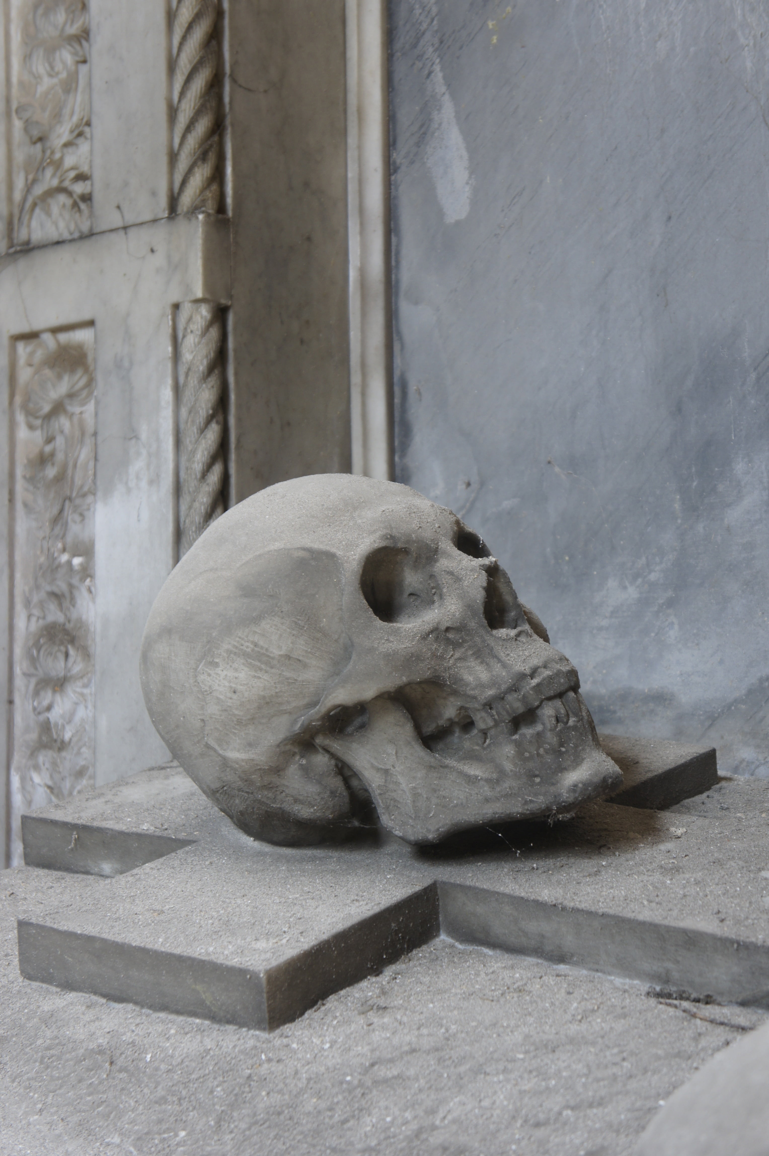 face, close-up, sculpture, skull, mourning, genoa, 4K, staglieno, sacral, gray, built structure, stone Material, dead, creativity, mortal, cemetery, memorial, Phone HD Wallpaper