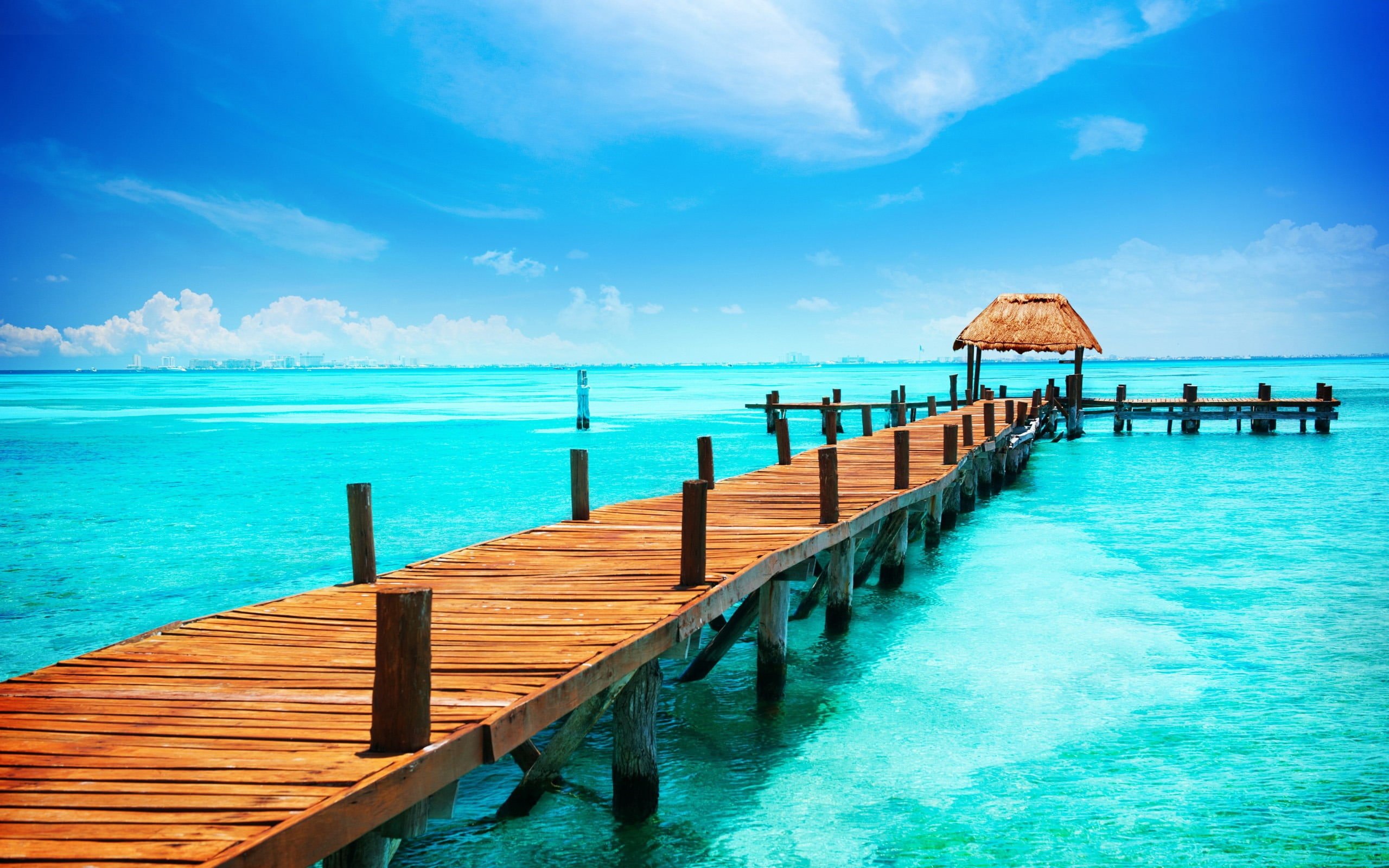 turquoise colored, no people, beach, cloud - sky, water, hd, idyllic, high, architecture, blue, tranquil scene, tranquility, caribbean, thatched roof, wood - material, HD Wallpaper