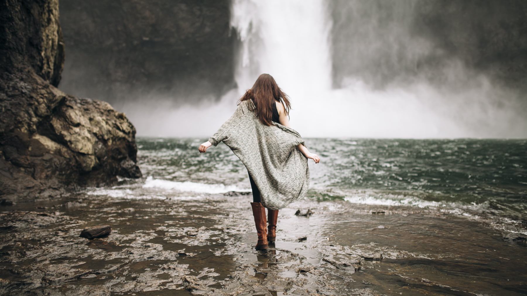 sigma, wearing, adult, f/1.4, lifestyles, Snoqualmie Falls, grey, nature, 35mm, one Person, Piper, Model, walking on water, women, Waterfall, walking, Monaghan, HD Wallpaper
