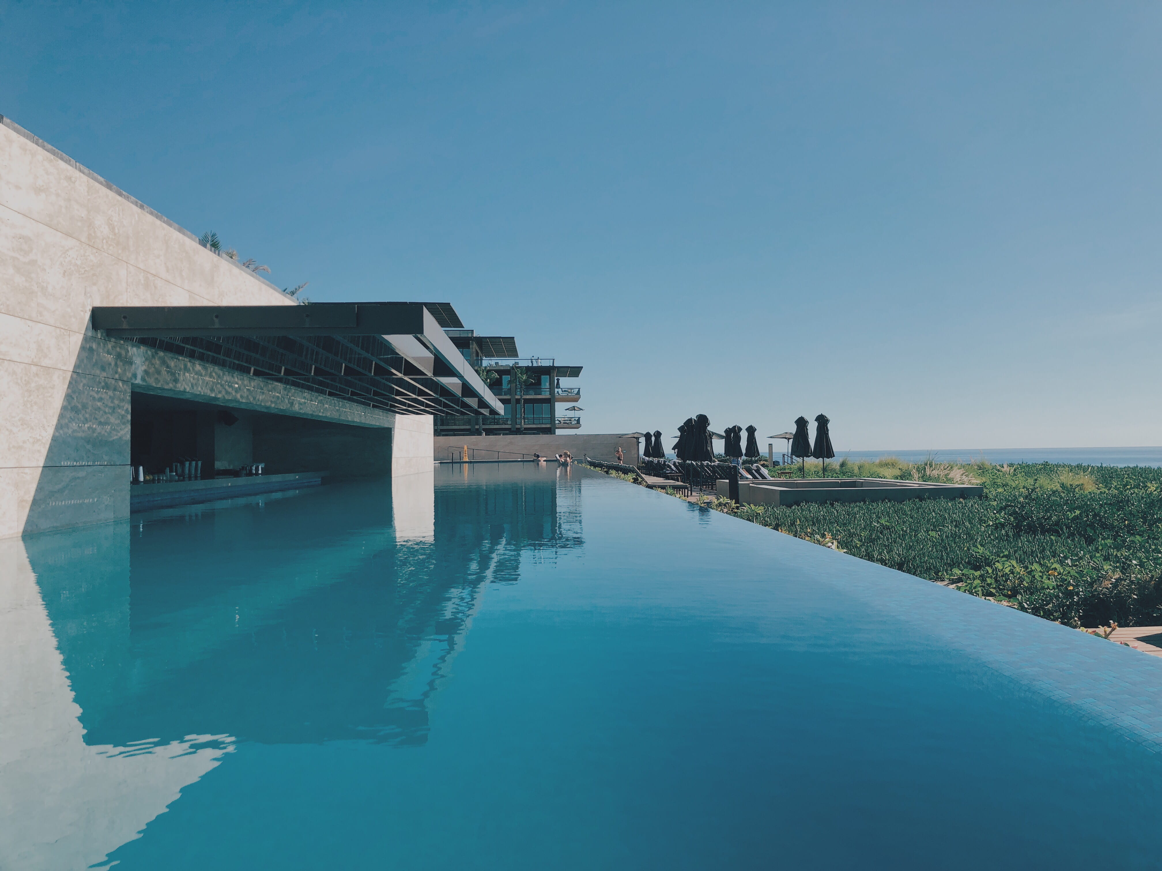 outdoors, copy space, building, blue, swimming pool, building exterior, infinity pool, architecture, nature, horizon, clear sky, water, ocean, reflection, HD Wallpaper