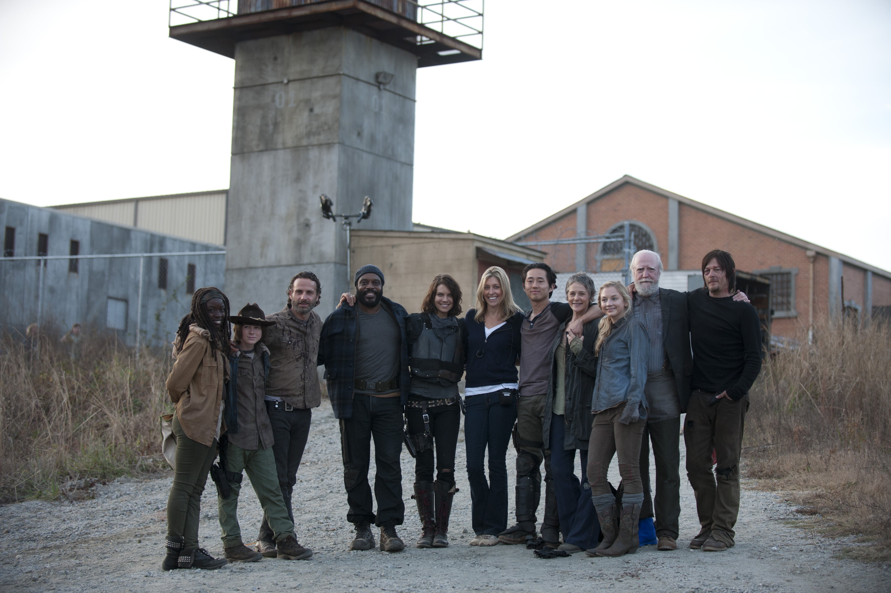 full length, Norman Reedus, dead, women, Lauren Cohan, cast, adult, lifestyles, Andrew Lincoln, togetherness, nature, outdoors, architecture, crowd, mid adult, HD Wallpaper
