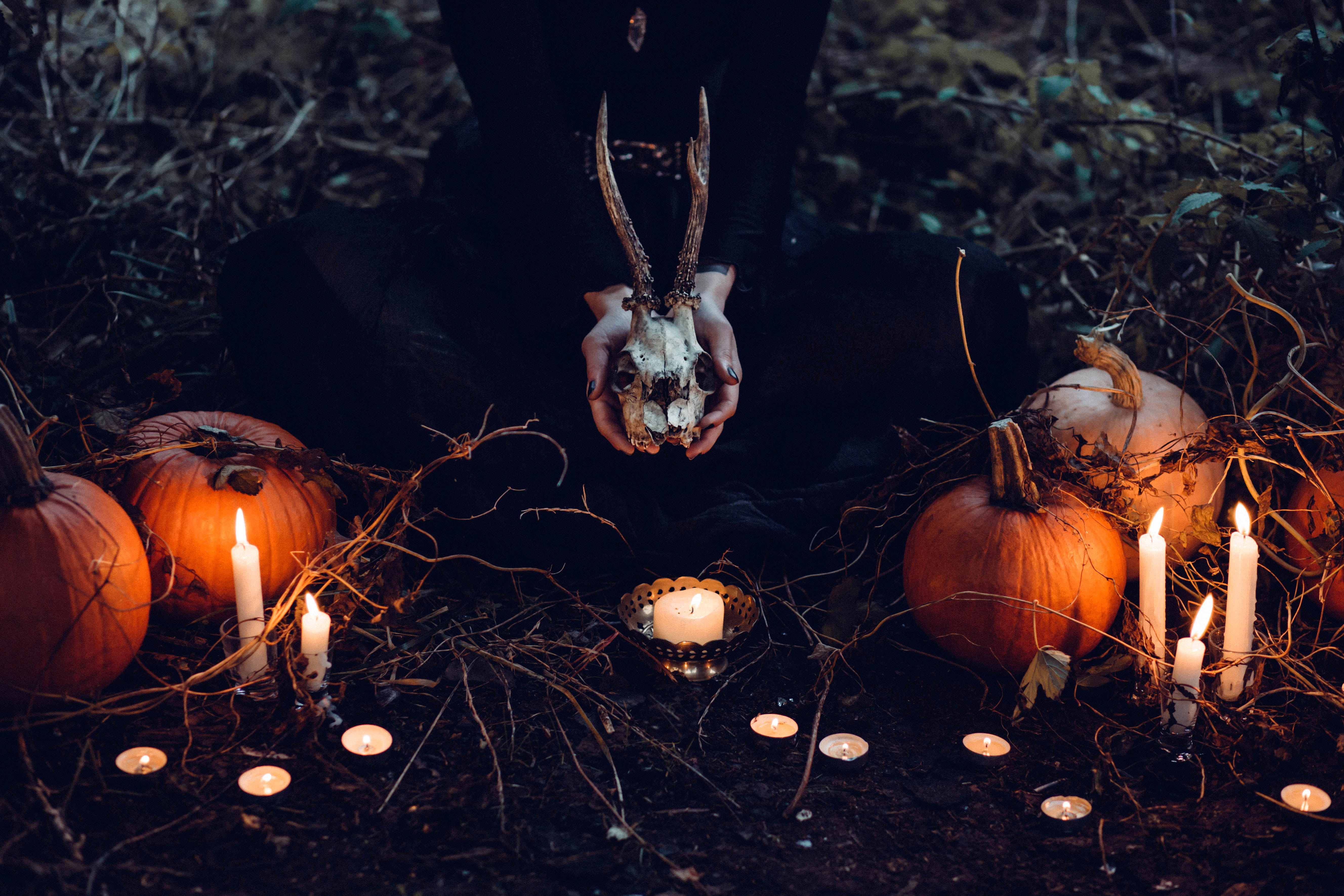 skulls, 5K, flame, pumpkin, night, decoration, photos, food and drink, horror, fire - natural phenomenon, food, fire, orange Color, land, no people, scary, HD Wallpaper