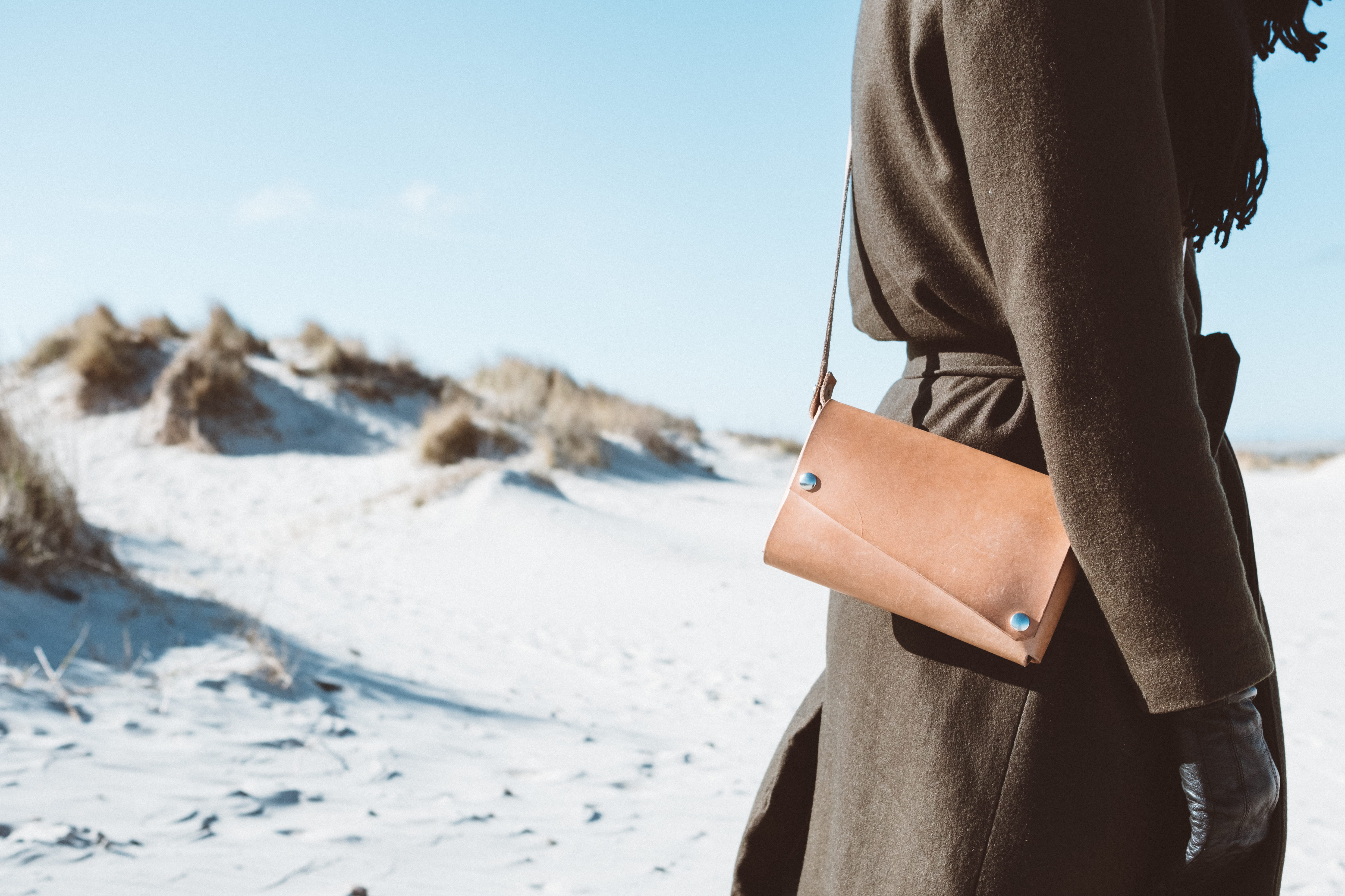 one person, dune, 4K, water, sunlight, women, sand, woman, coat, bag, adult, leather, white, skagen, outdoors, glofe, brown, model, fashion, s, black, HD Wallpaper