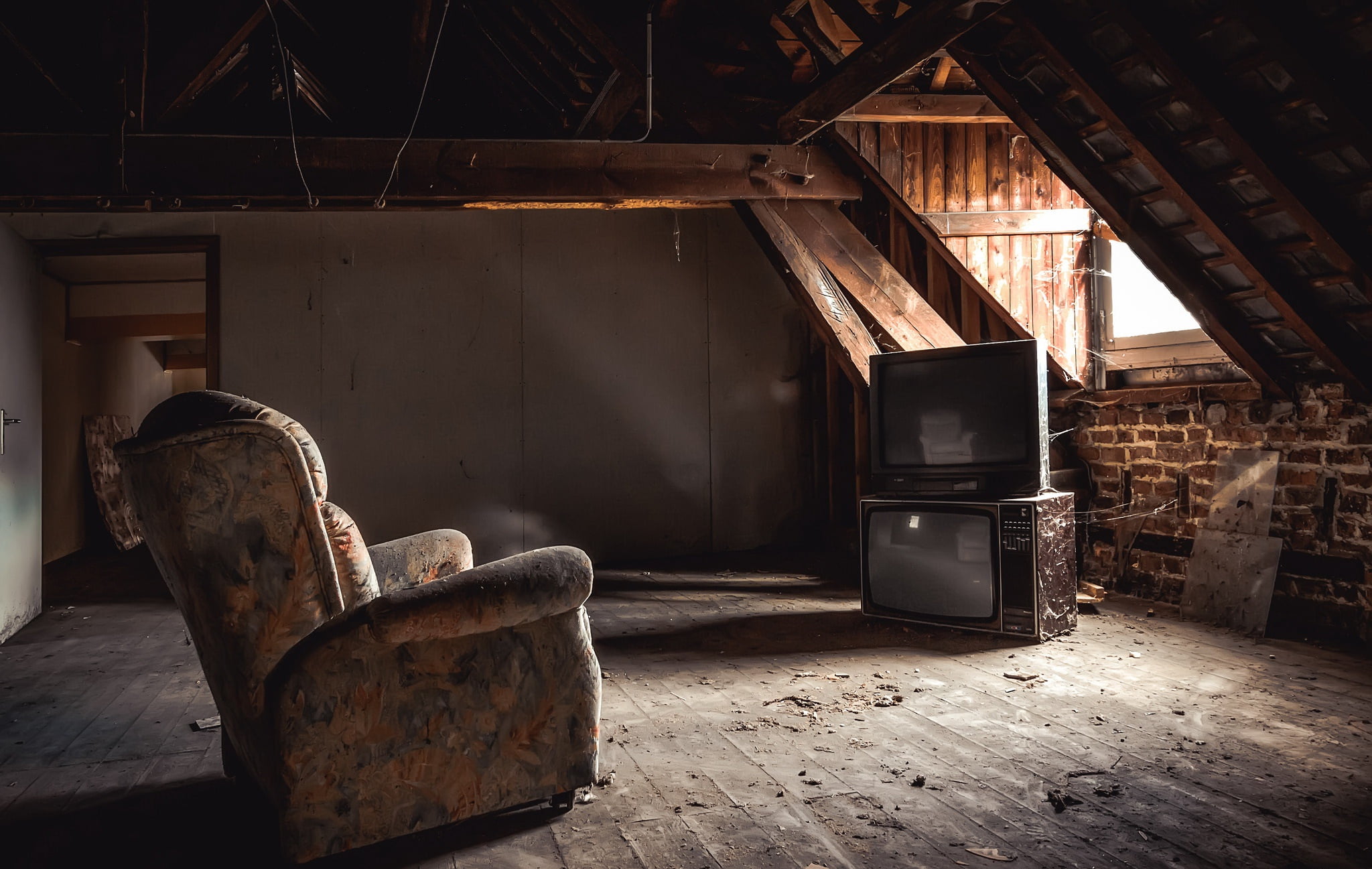 weathered, rusty, no people, architecture, wood - material, old, day, obsolete, metal, ceiling, garage, ruined, indoors, run-down, broken, 1080P, messy, HD Wallpaper