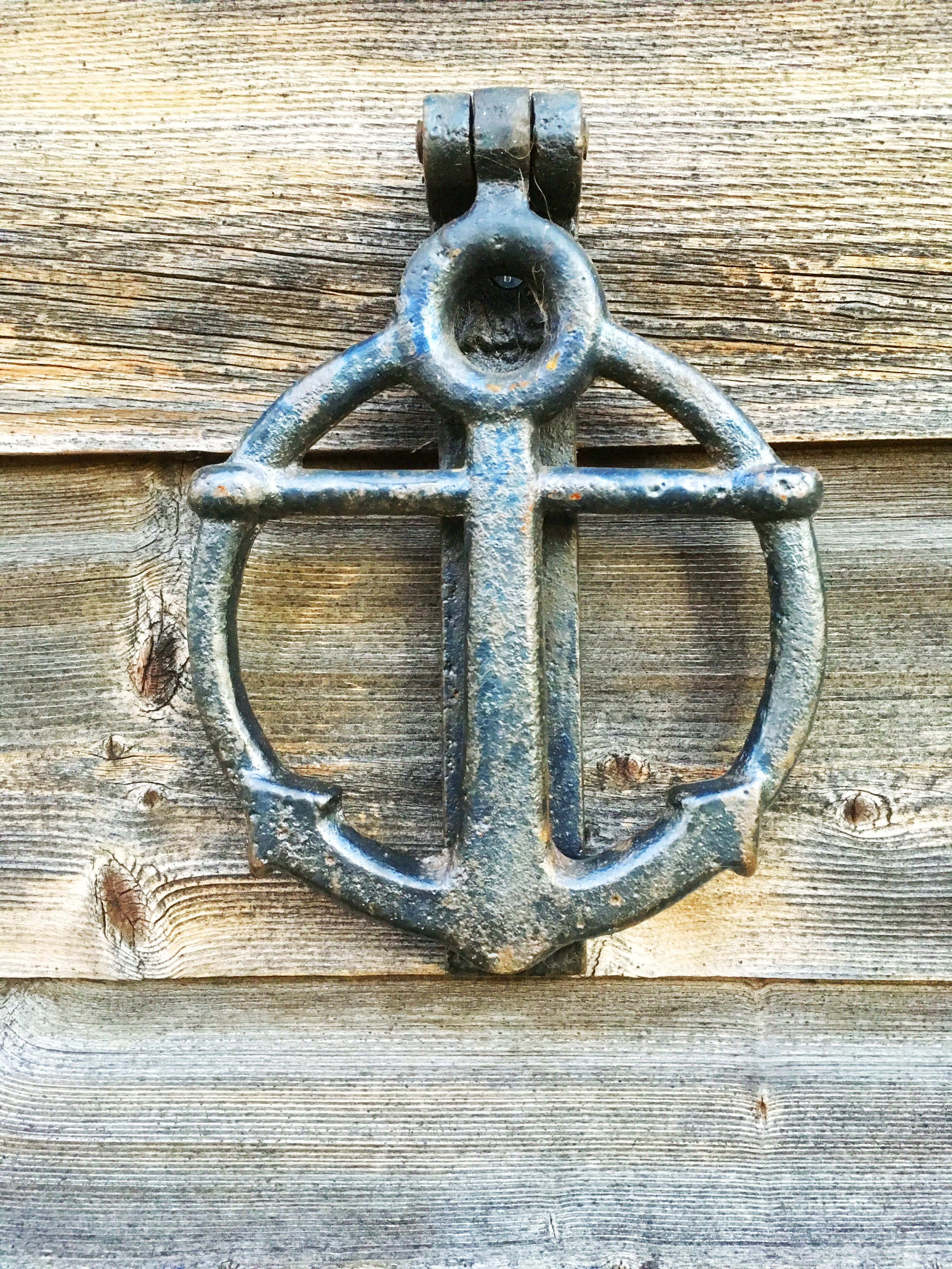 entrance, door Knocker, weathered, Skellefteå, rustic, antique, old-fashioned, wood, circle, security, silver colored, day, outdoors, wood - Material, doorknob, Phone HD Wallpaper