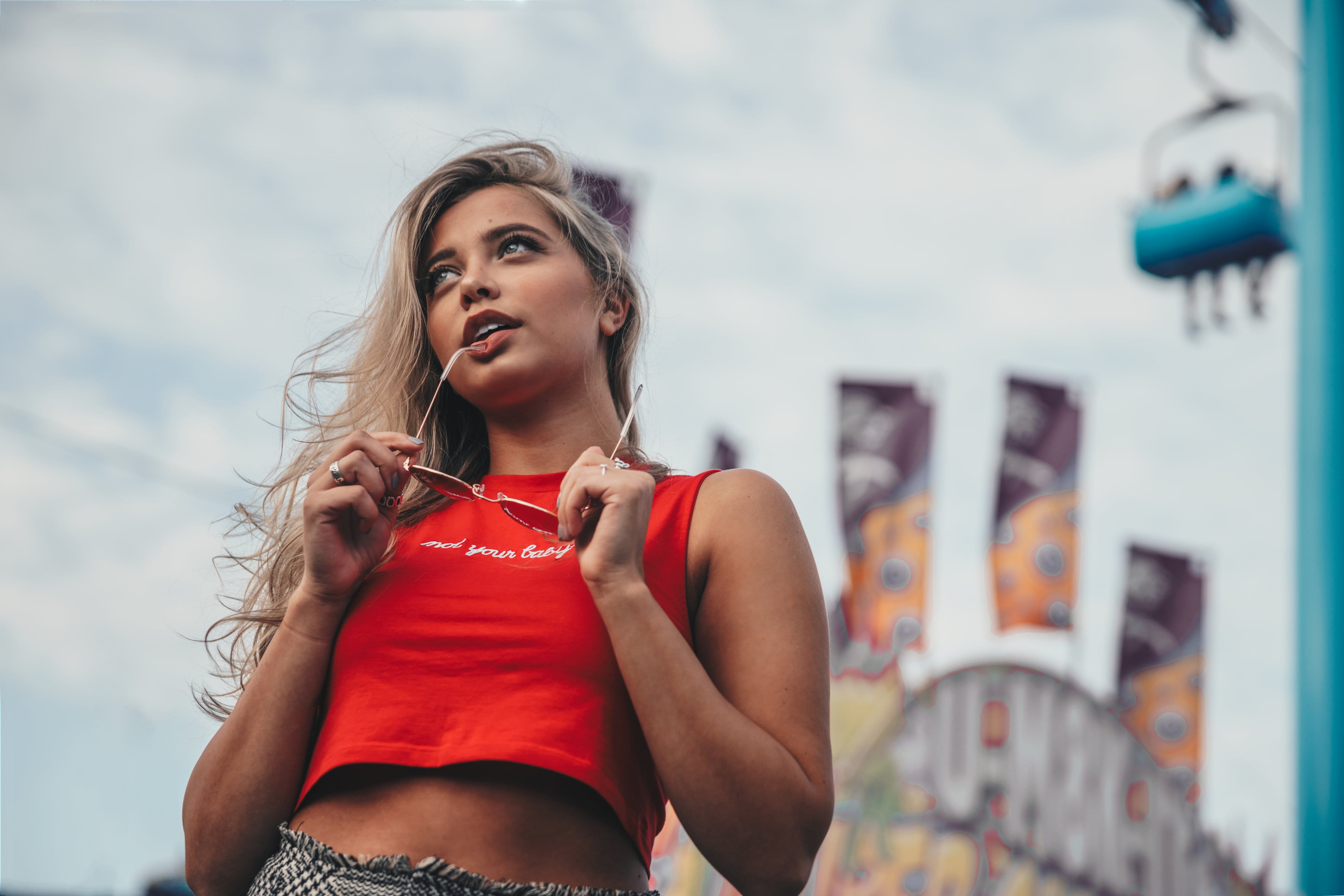 headshot, hairstyle, contemplation, young women, sunglasses, smiling, Shopify, beautiful people, architecture, portrait, photo, 4K, Fashion, outdoors, HD Wallpaper