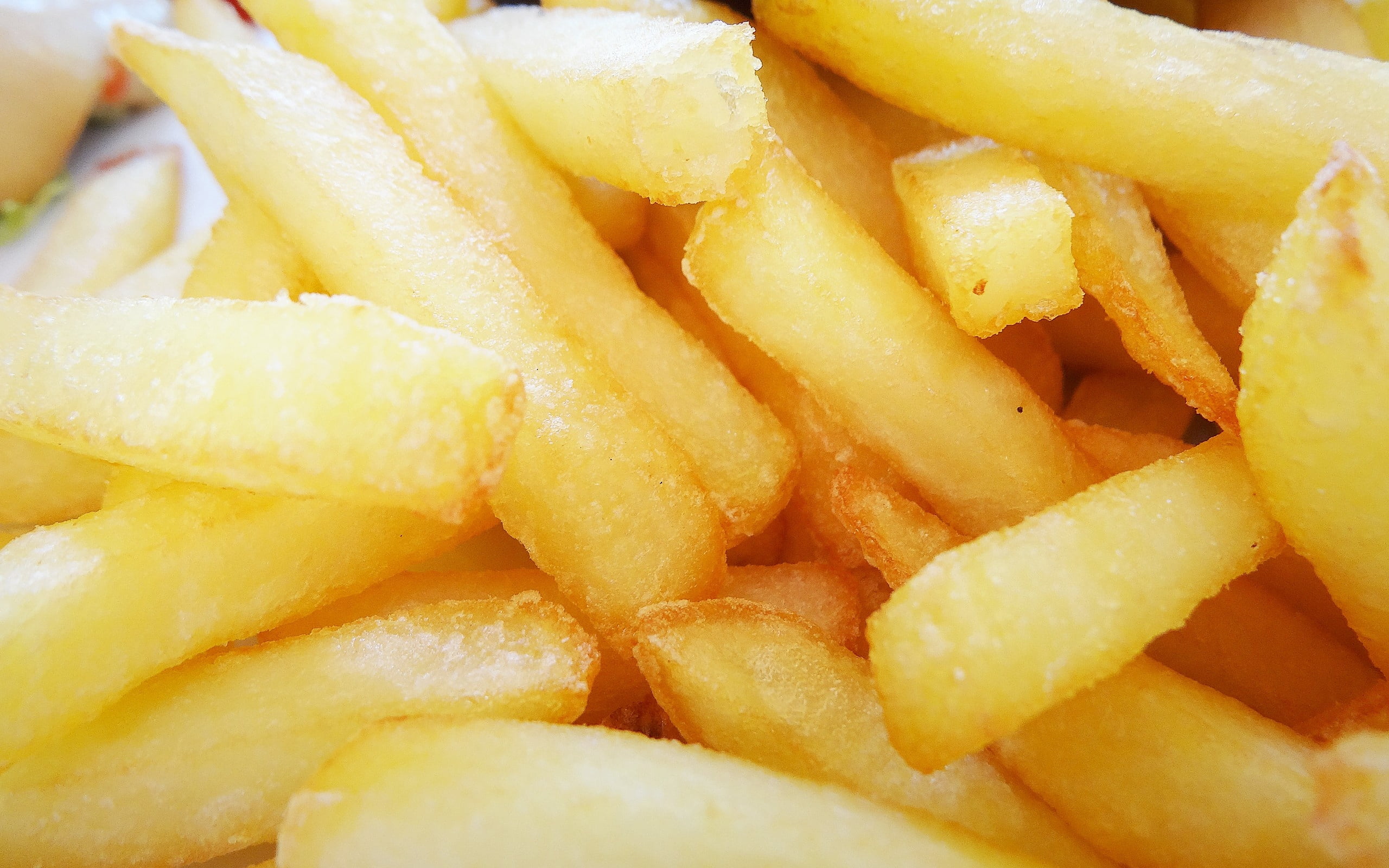 full frame, yellow, slice, crockery, food And Drink, ready-to-eat, close-up, indoors, gourmet, dieting, paper plate, fast Food French Fries, snack, food, HD Wallpaper