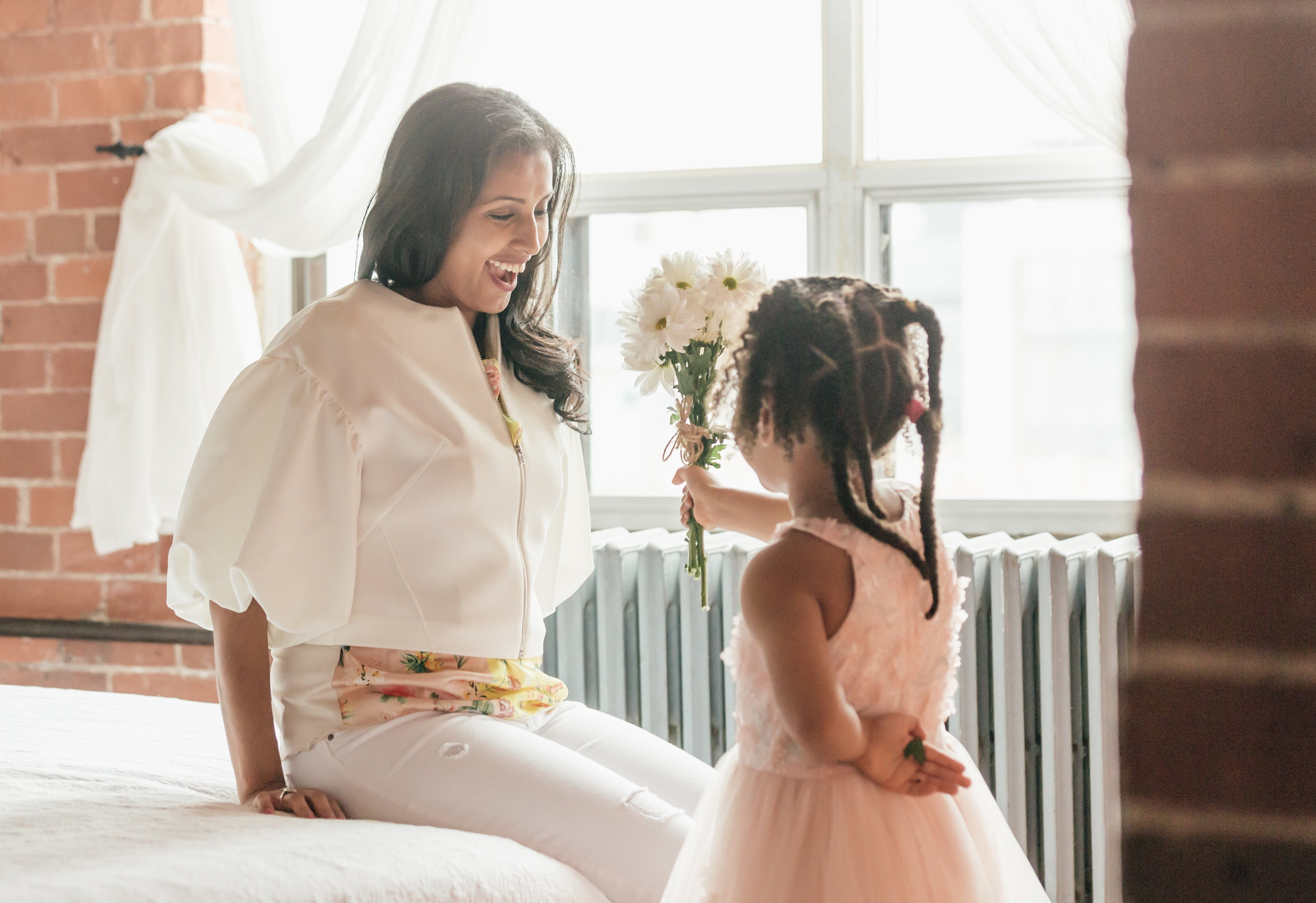 Family, standing, wedding, happiness, Spring, females, preparation, child, fashion, 4K, daughter, suprises, beautiful woman, Surprise, positive emotion, HD Wallpaper