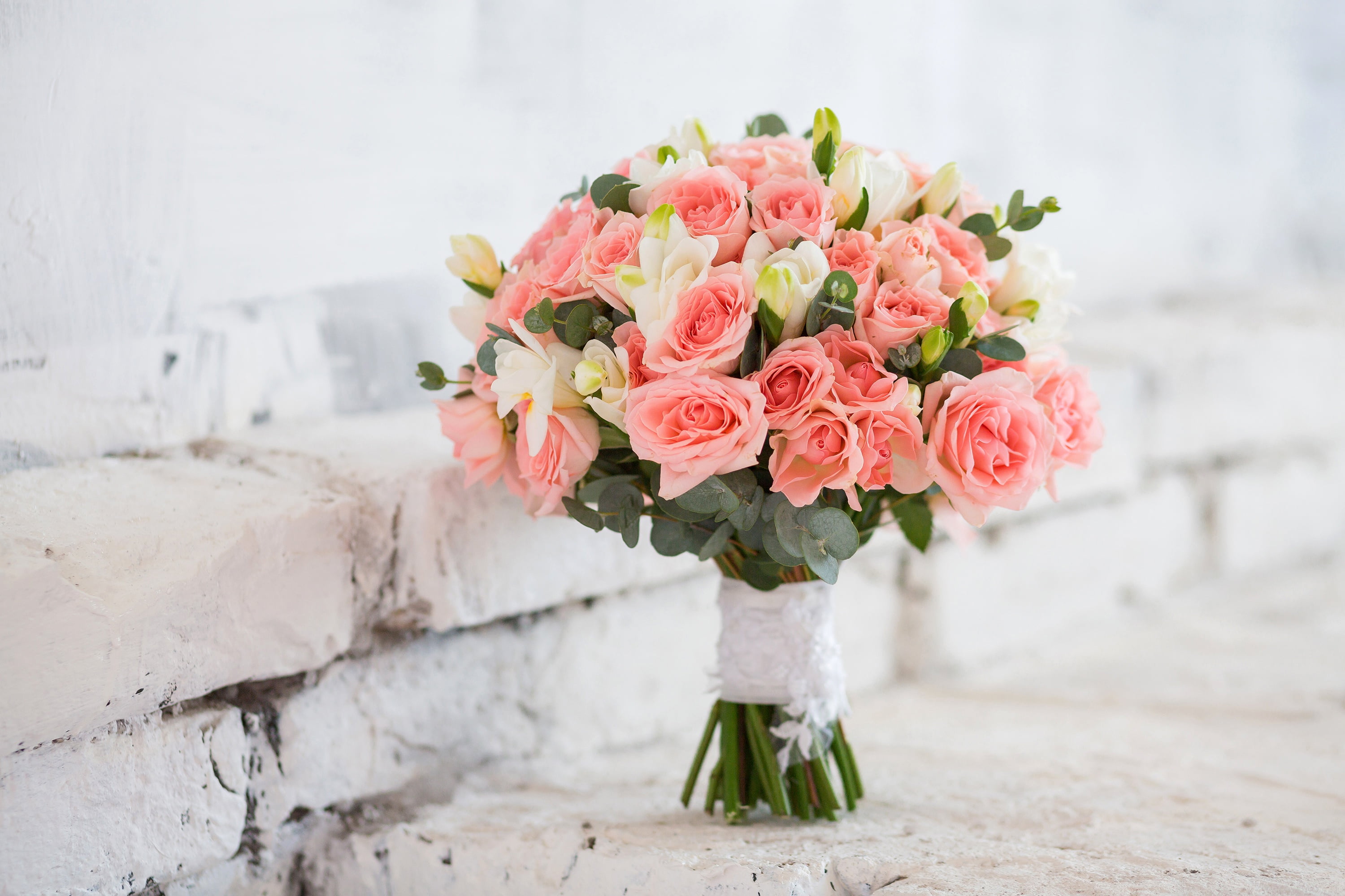 brick, bouquet, bokeh, flowers, roses, 2K, sia, HD Wallpaper