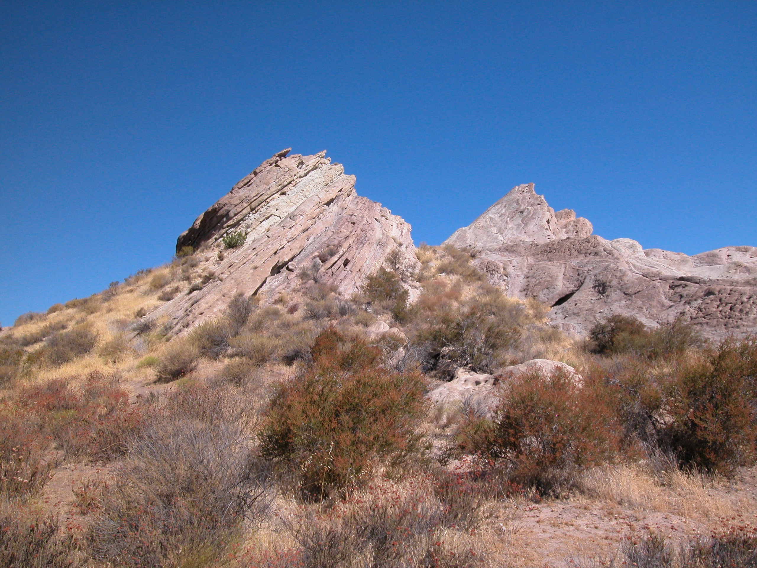 mountain peak, nature, outdoors, vasquez rocks, rock formation, climate, southwest, low angle view, no people, california, mountain, landscape, rock, arid climate, HD Wallpaper