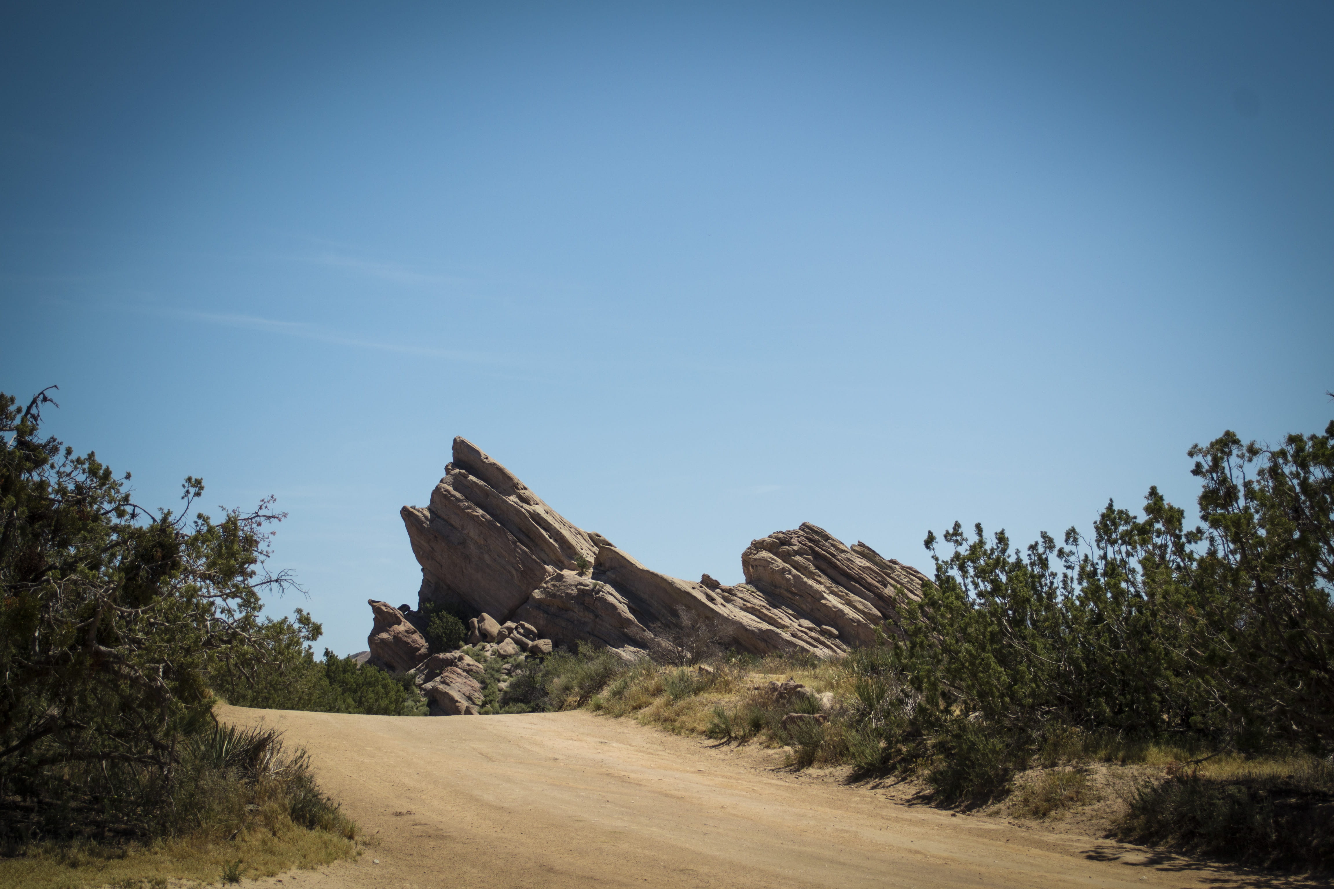 landscape, non-urban scene, no people, national park, tree, sky, clear sky, beauty in nature, solid, rocks, arid climate, rock, vasquez rocks, brush, rock - object, HD Wallpaper