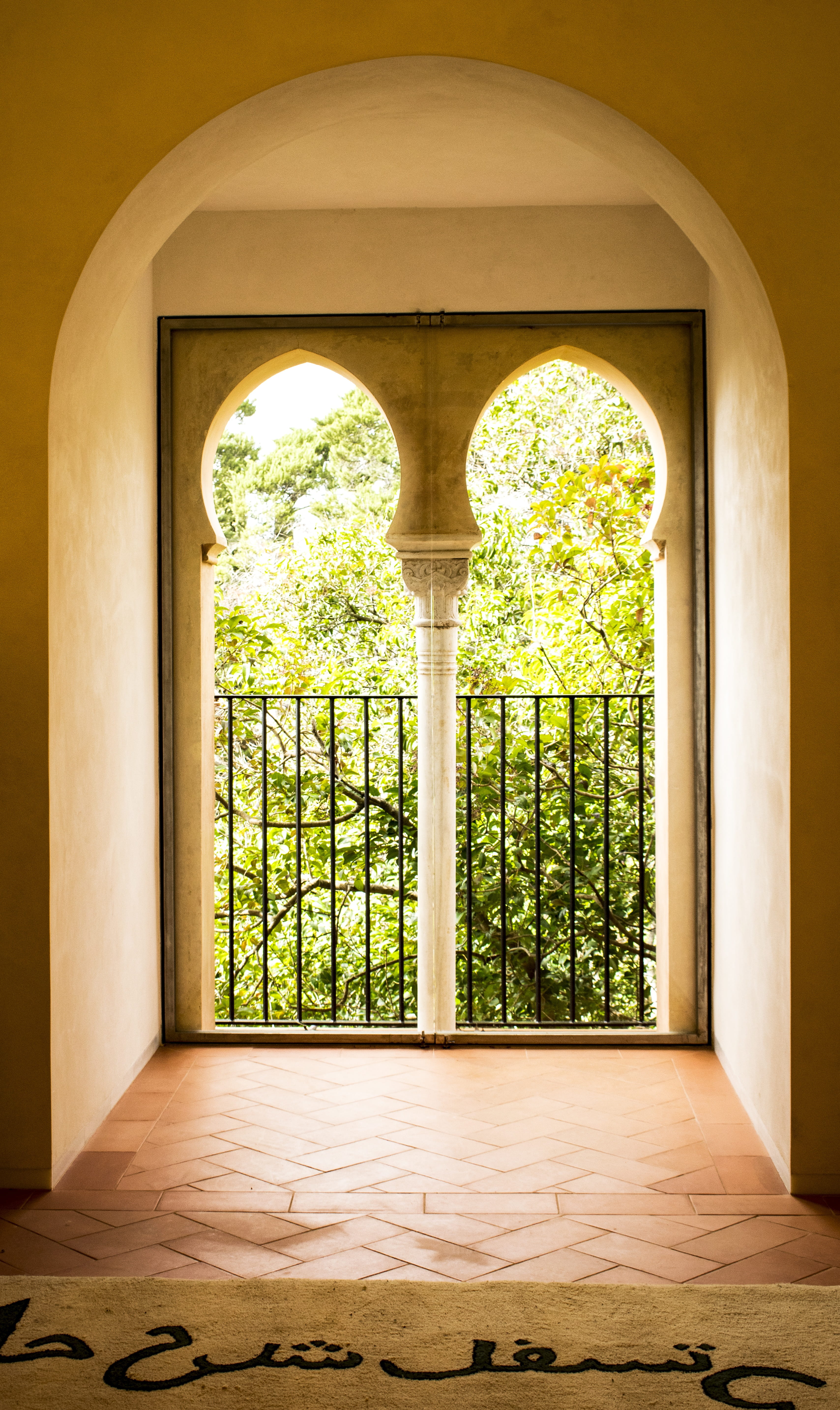 door, green color, architectural column, andalusia, indoors, day, sunlight, historical, open, home interior, hardwood floor, Alhambra, building, no people, Phone HD Wallpaper
