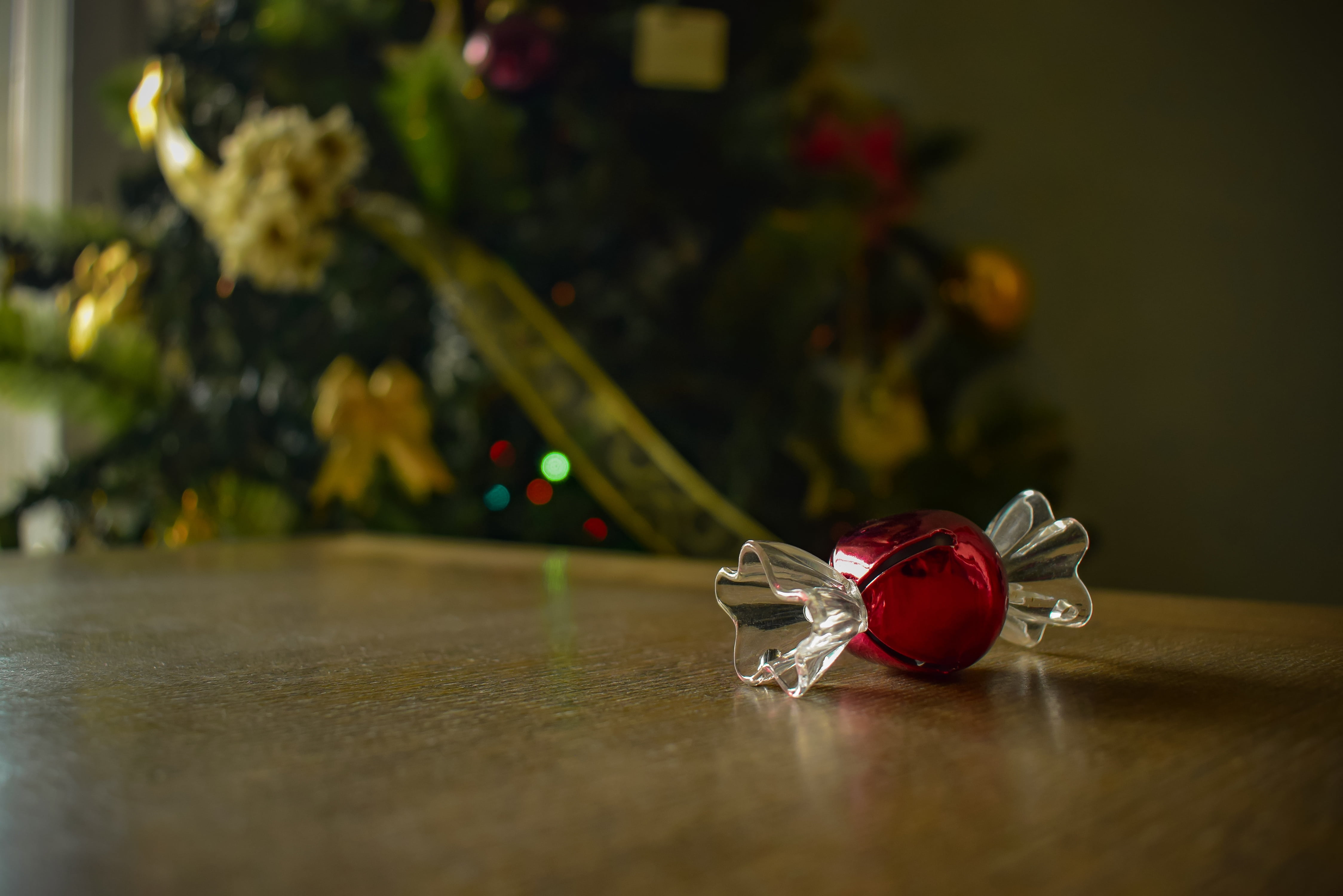 perfume, parties, celebration, 4K, pact, candy, no people, still life, decoration, perfume sprayer, christmas decoration, table, personal accessory, close-up, HD Wallpaper