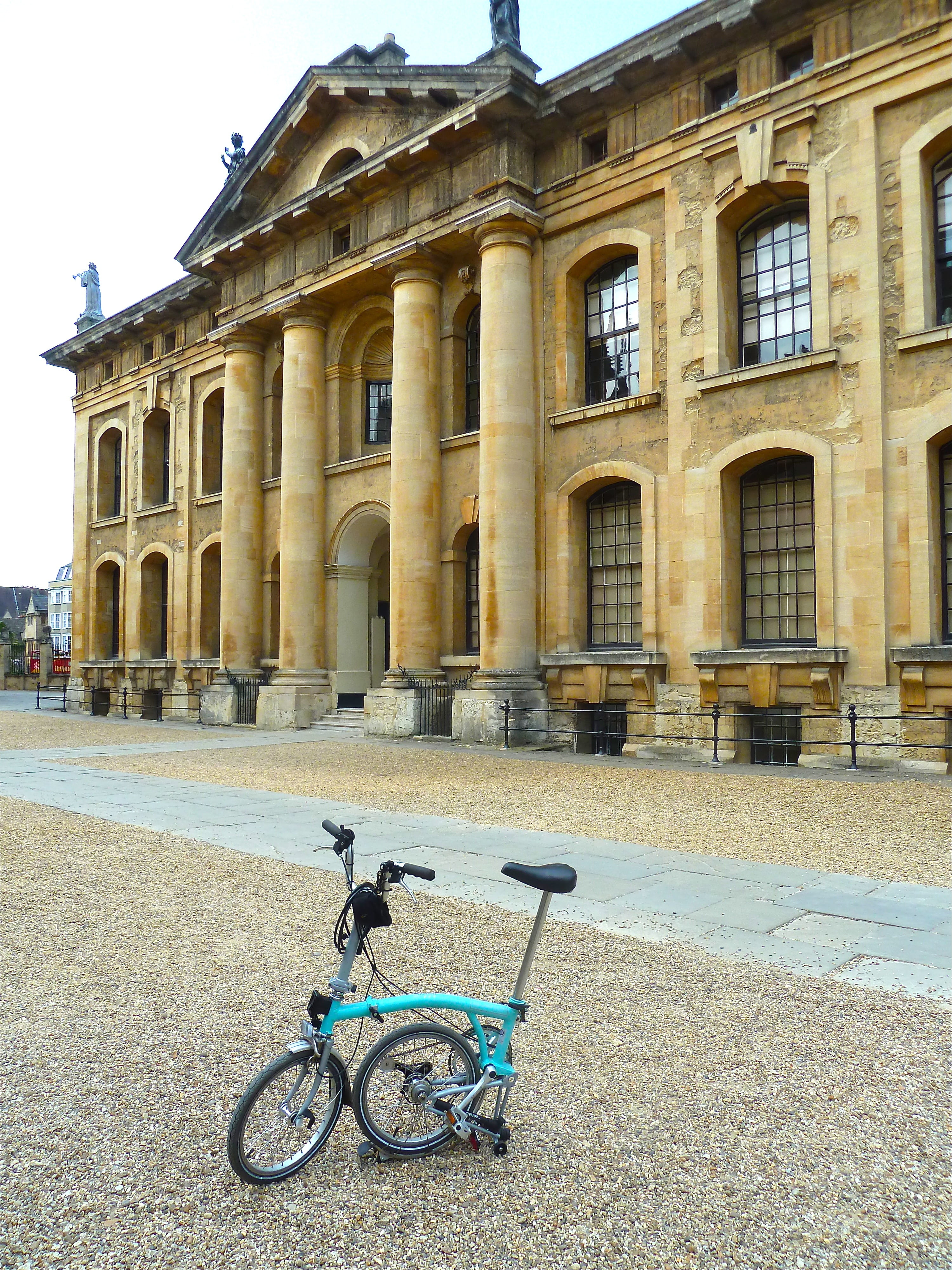 building, mode of transportation, travel destinations, architectural column, architecture, land vehicle, people, brompton, street, bicycle, wheels, city, Phone HD Wallpaper