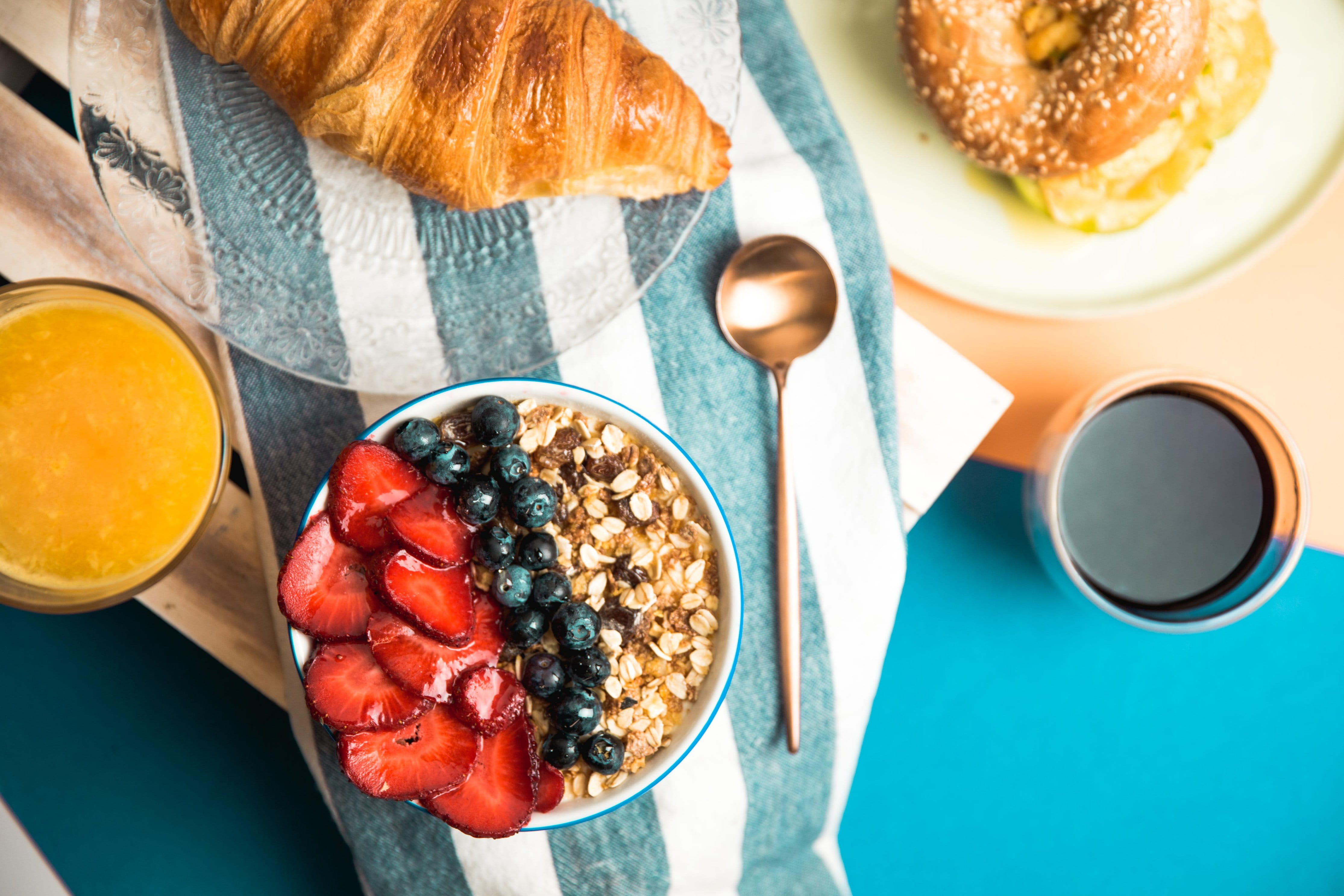 crockery, high angle view, healthy eating, 4K, berries, food and drink, table knife, no people, ready-to-eat, eating utensil, table, Healthy Lifestyle, HD Wallpaper