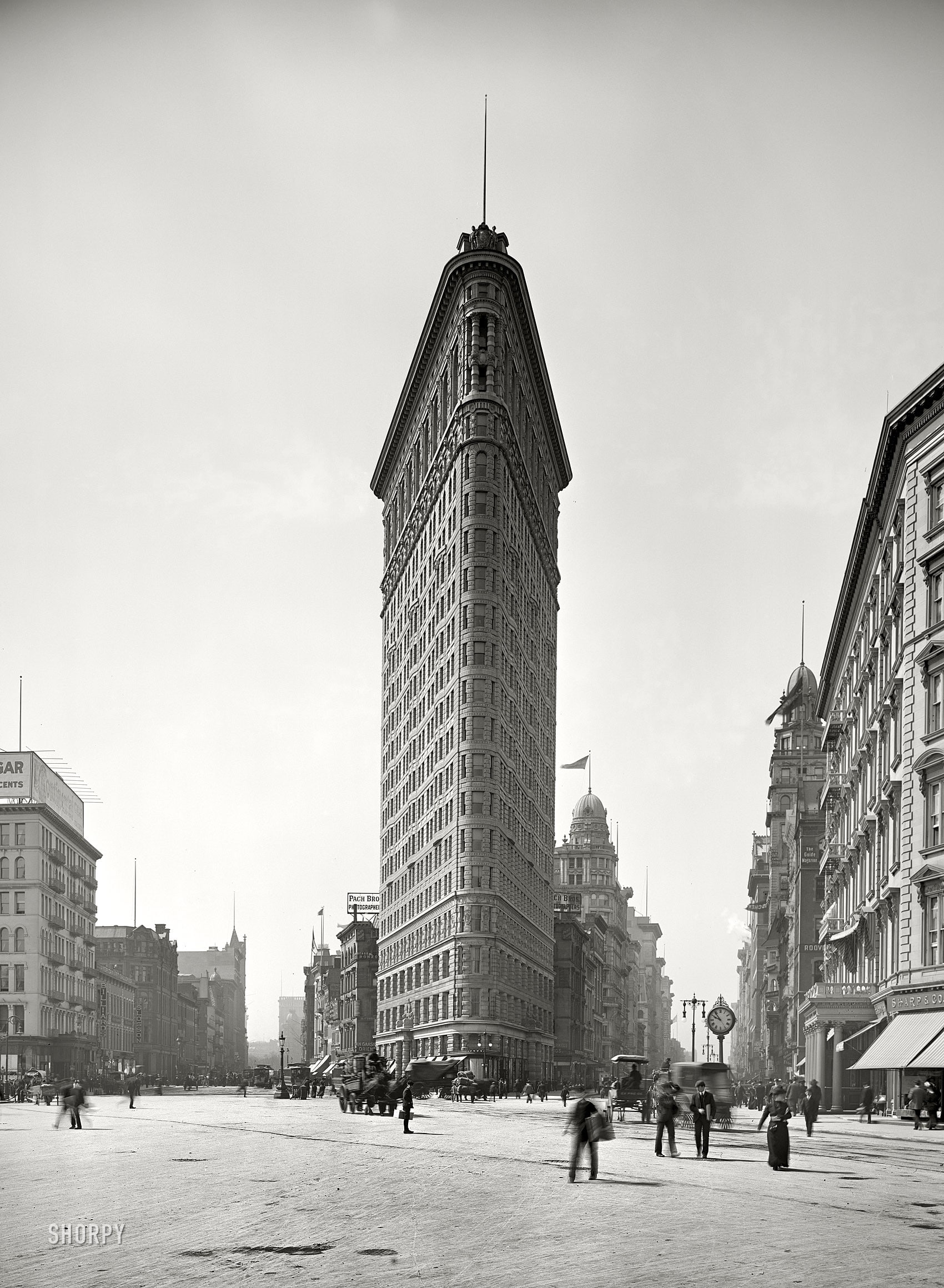 cityscape, nature, built structure, group of people, outdoors, government, people, USA, New York City, tower, 1080P, Flatiron Building, incidental people, Phone HD Wallpaper