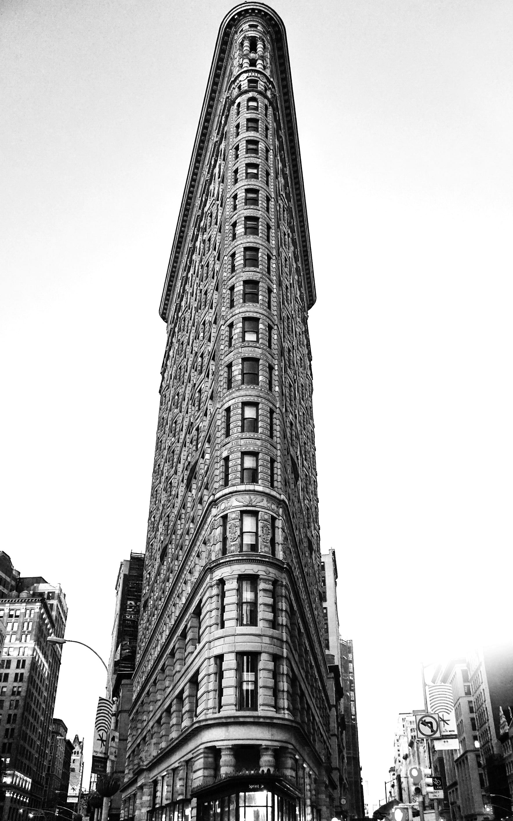 copy space, financial district, photography, nyc, skyline, new, s w, nature, black and white, new york, sky, office, symbol, white, flatiron, skyscraper, Phone HD Wallpaper