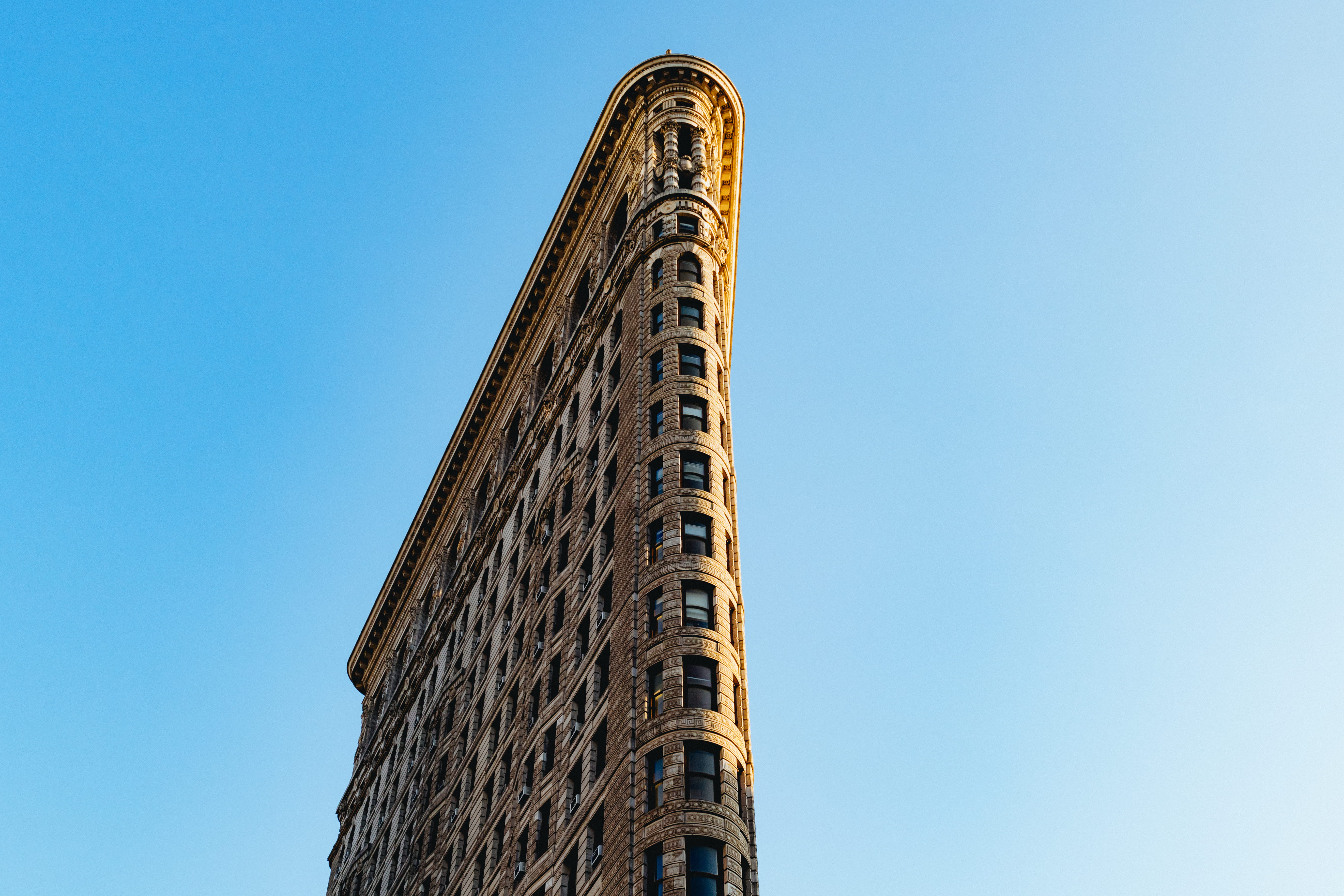 slant, architecture, day, no people, low angle view, copy space, windows, nyc, united states, street, isolation, building exterior, outdoors, solo, office building exterior, HD Wallpaper